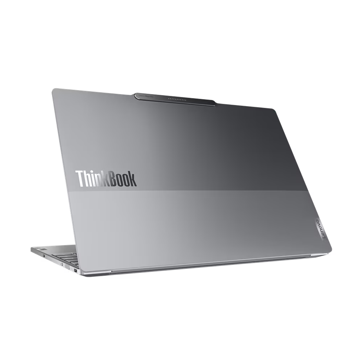 Ein silberner Lenovo ThinkBook Laptop ist auf schwarzem Hintergrund geöffnet. Das ThinkBook-Logo ist sichtbar. Das Lenovo-Logo ist in der Ecke.