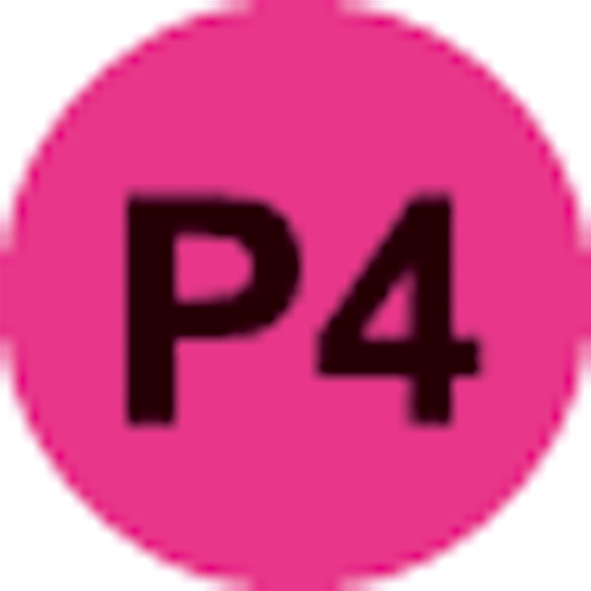 Różowy okrąg z czarnymi literami P4 pośrodku. Krawędzie okręgu są lekko rozmyte.