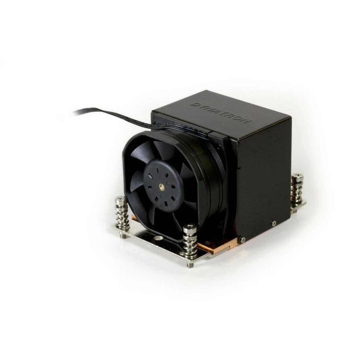 Czarny cooler CPU z wentylatorem. Posiada srebrny osprzęt montażowy.