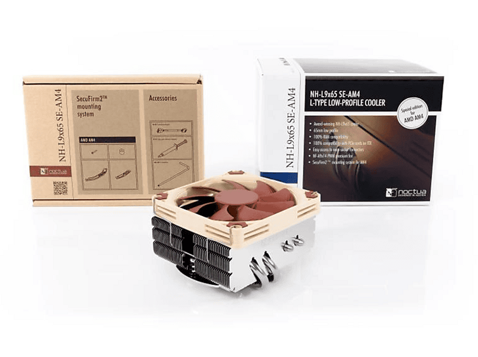 Chłodnica komputerowa z wentylatorem i dwoma pudełkami. Chłodnica jest brązowa i srebrna.