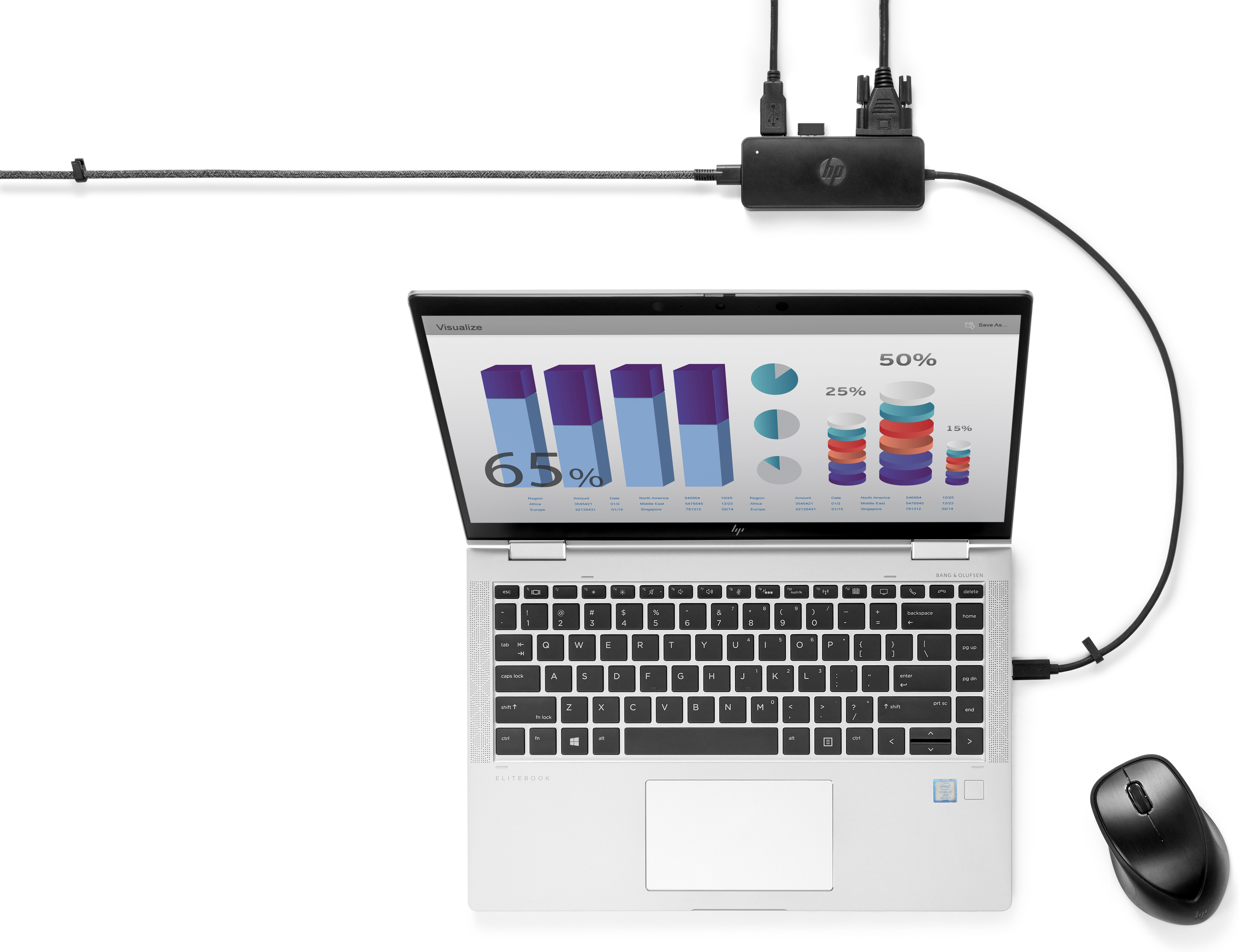 Laptop mit USB-Hub, Maus und Diagramm auf dem Bildschirm.