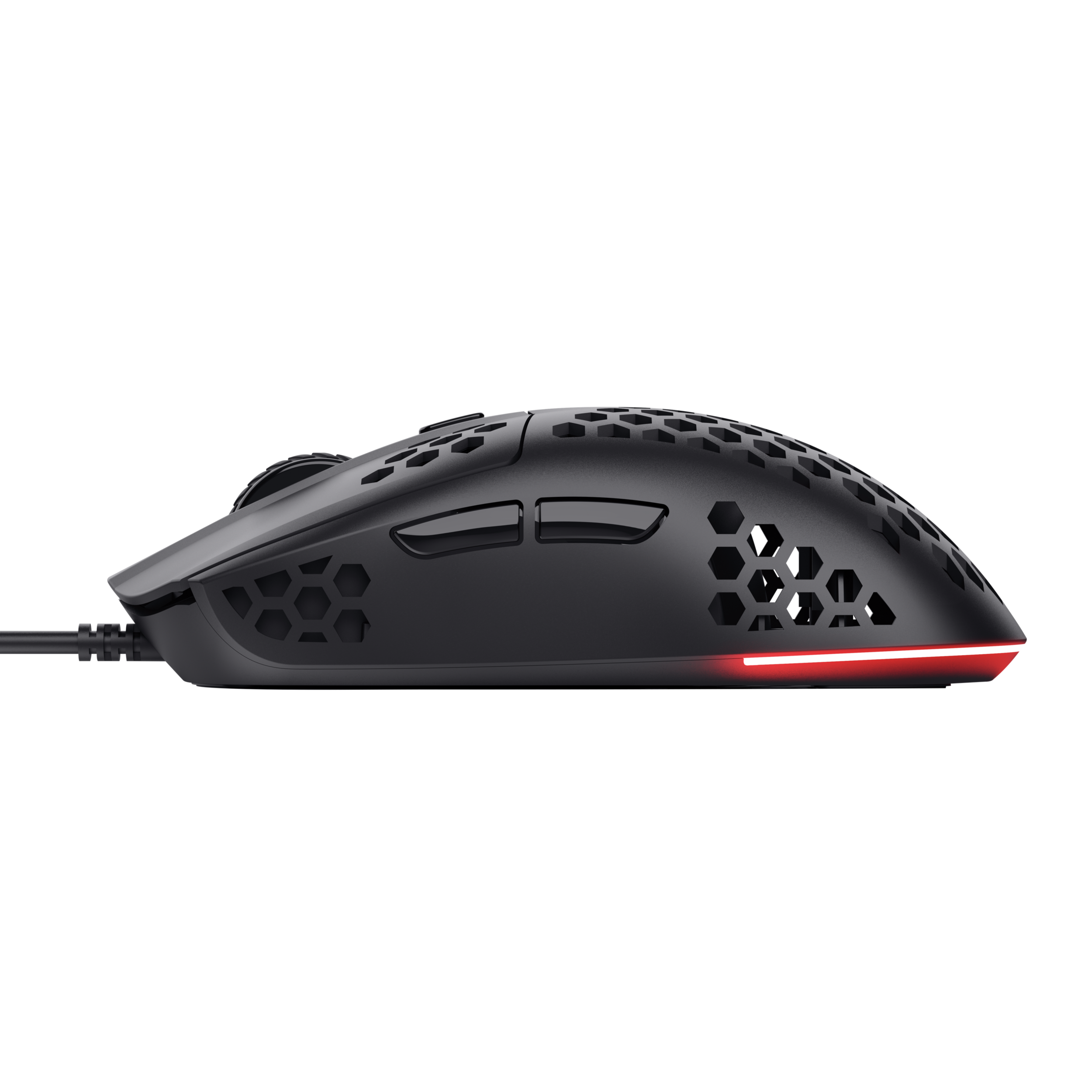 Een zwarte gamingmuis met een honingraatontwerp en rode LED-verlichting aan de onderkant.