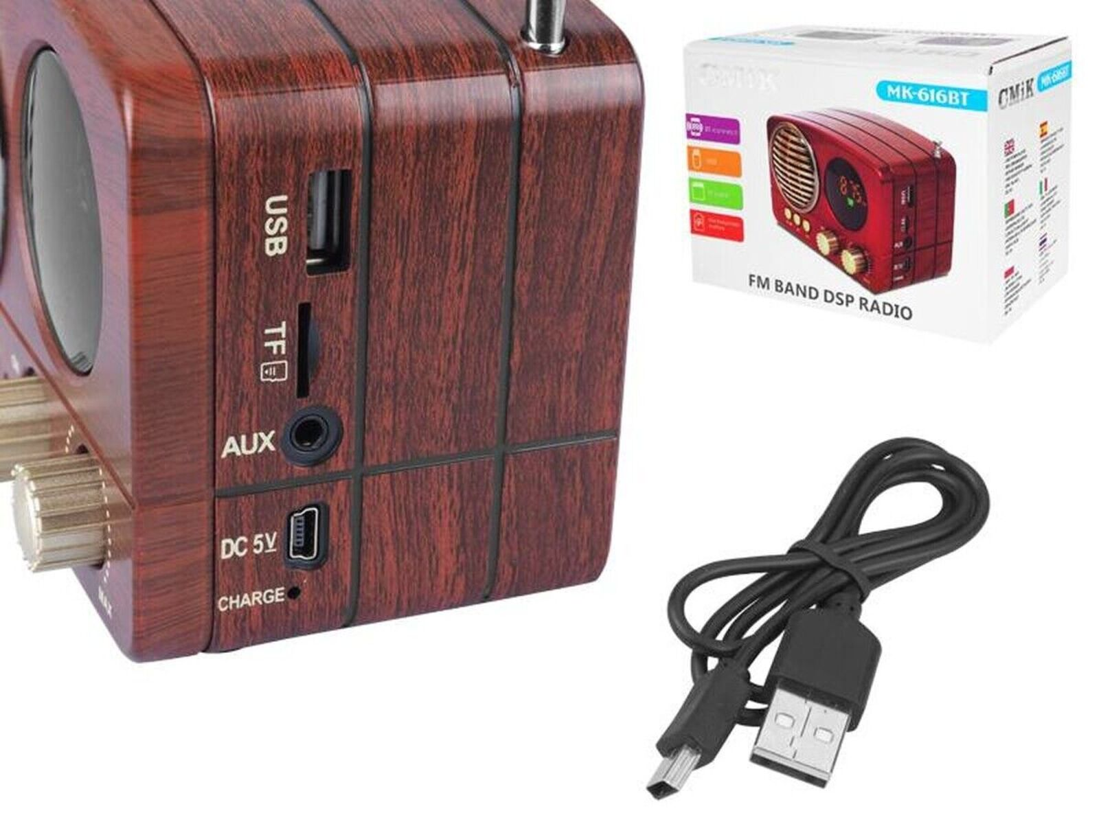 Nahaufnahme eines Holzradios mit Anschlüssen und einem Ladekabel.