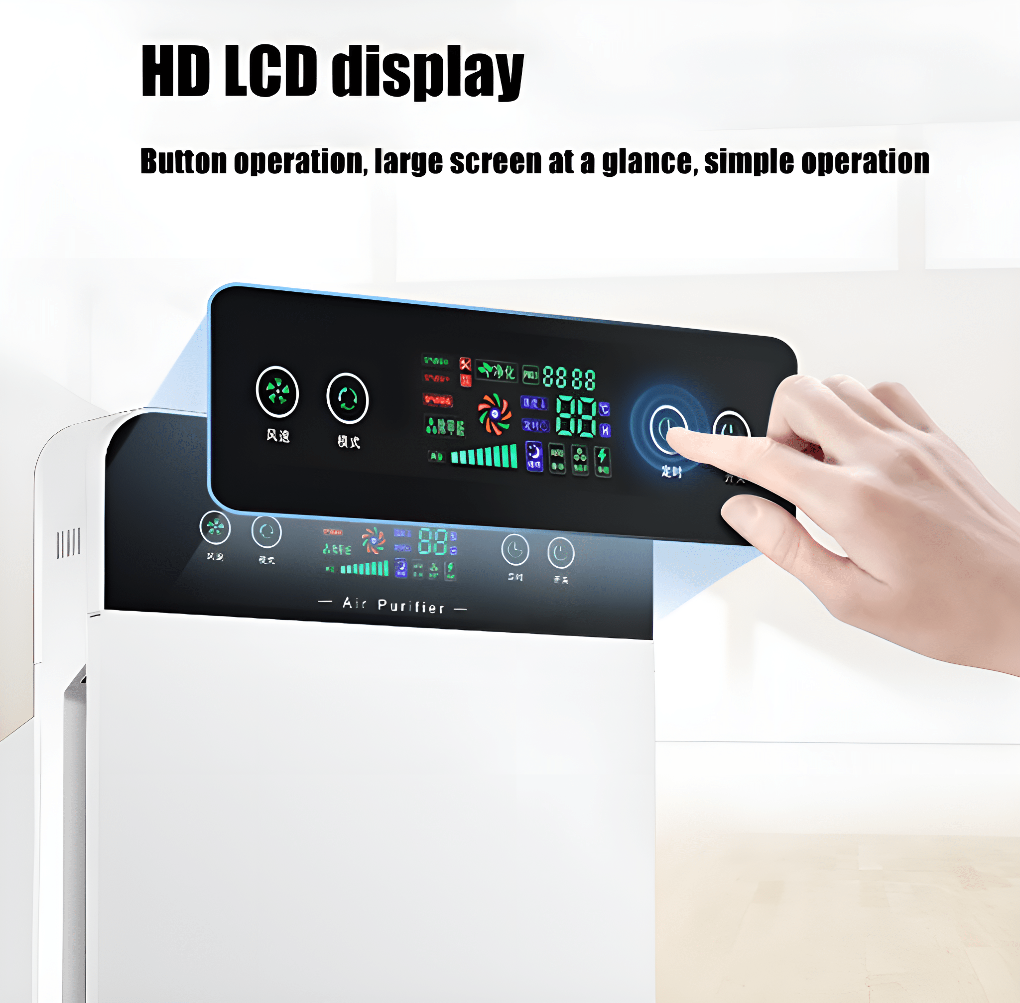 Luftreiniger mit digitalem Display, das von einer Hand bedient wird. Anzeige zeigt Einstellungen und Zahlen.