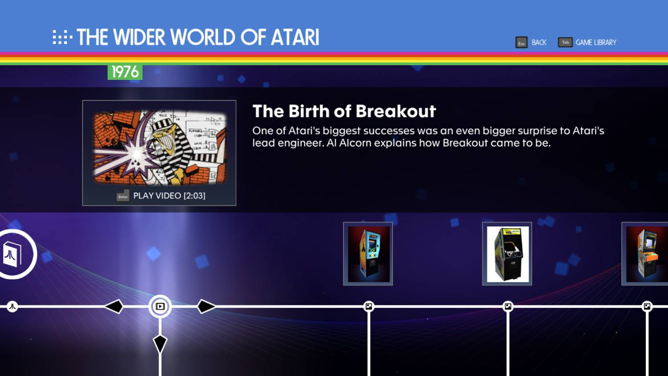 Ekran wyświetla historię Atari, w tym 'Narodziny Breakout' z opcjami tekstu i wideo.