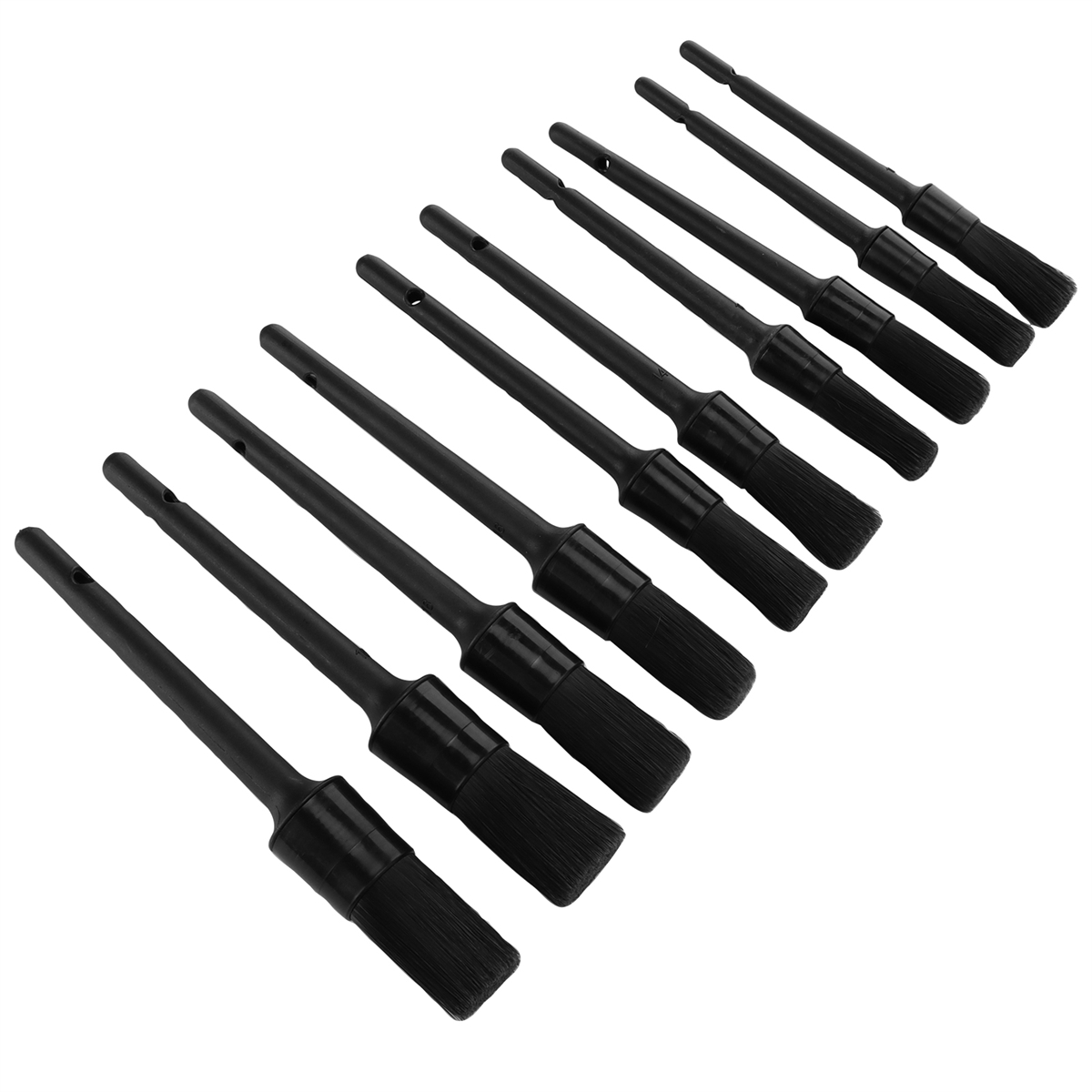 Zehn schwarze Detailpinsel diagonal angeordnet. Weißer Hintergrund, für die Präsentation abgewinkelt.