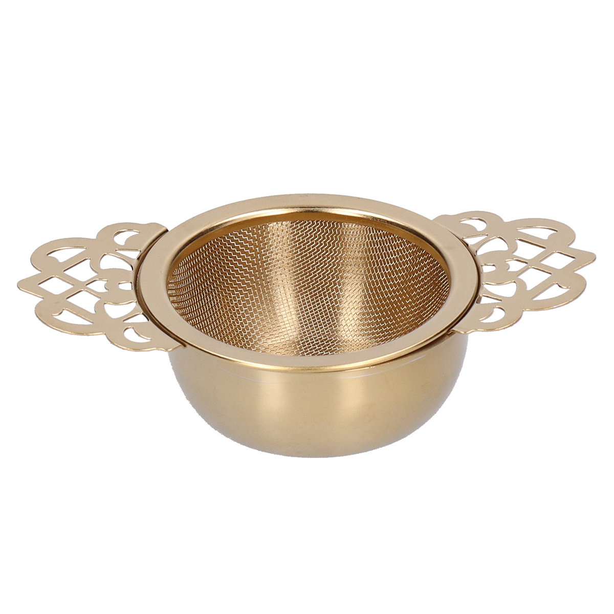 Ein goldener Tee-Sieb. Es hat eine Maschenschale mit verzierten Griffen.