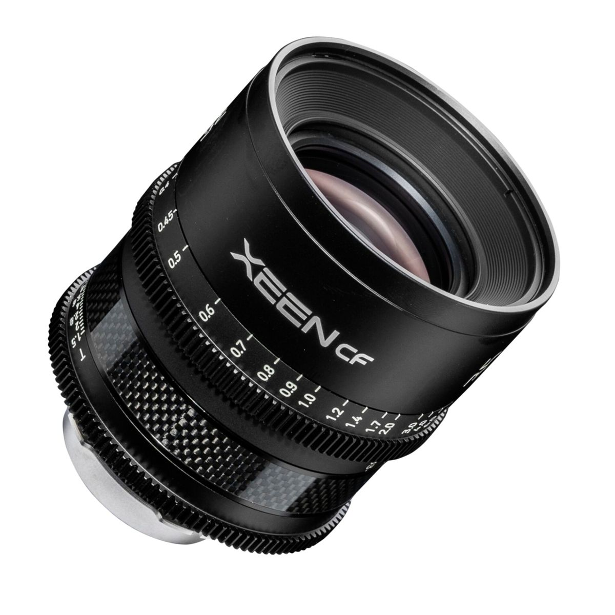 Czarny obiektyw aparatu z białym tekstem i oznaczeniami ostrości.