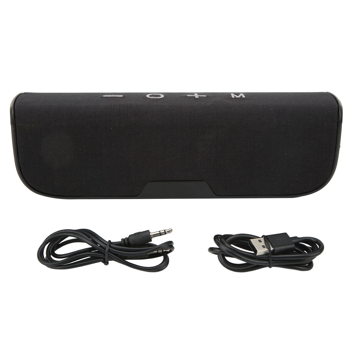 Eine schwarze Soundbar mit Knöpfen und einem Ladekabel sowie einem Aux-Kabel.