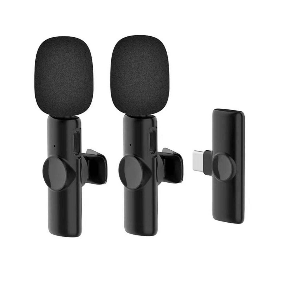 Drei schwarze drahtlose Mikrofone mit Windschutz. Eines hat einen USB-C-Anschluss zum Aufladen.