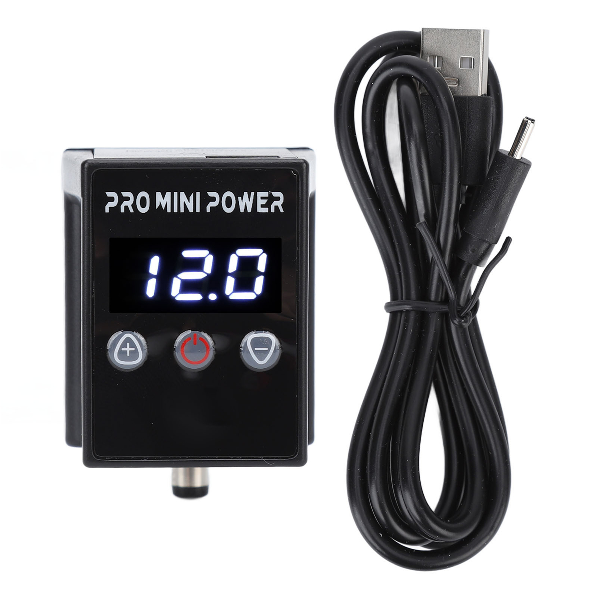 Ein schwarzes Netzteil mit digitaler Anzeige 12.0, neben einem USB-Kabel.