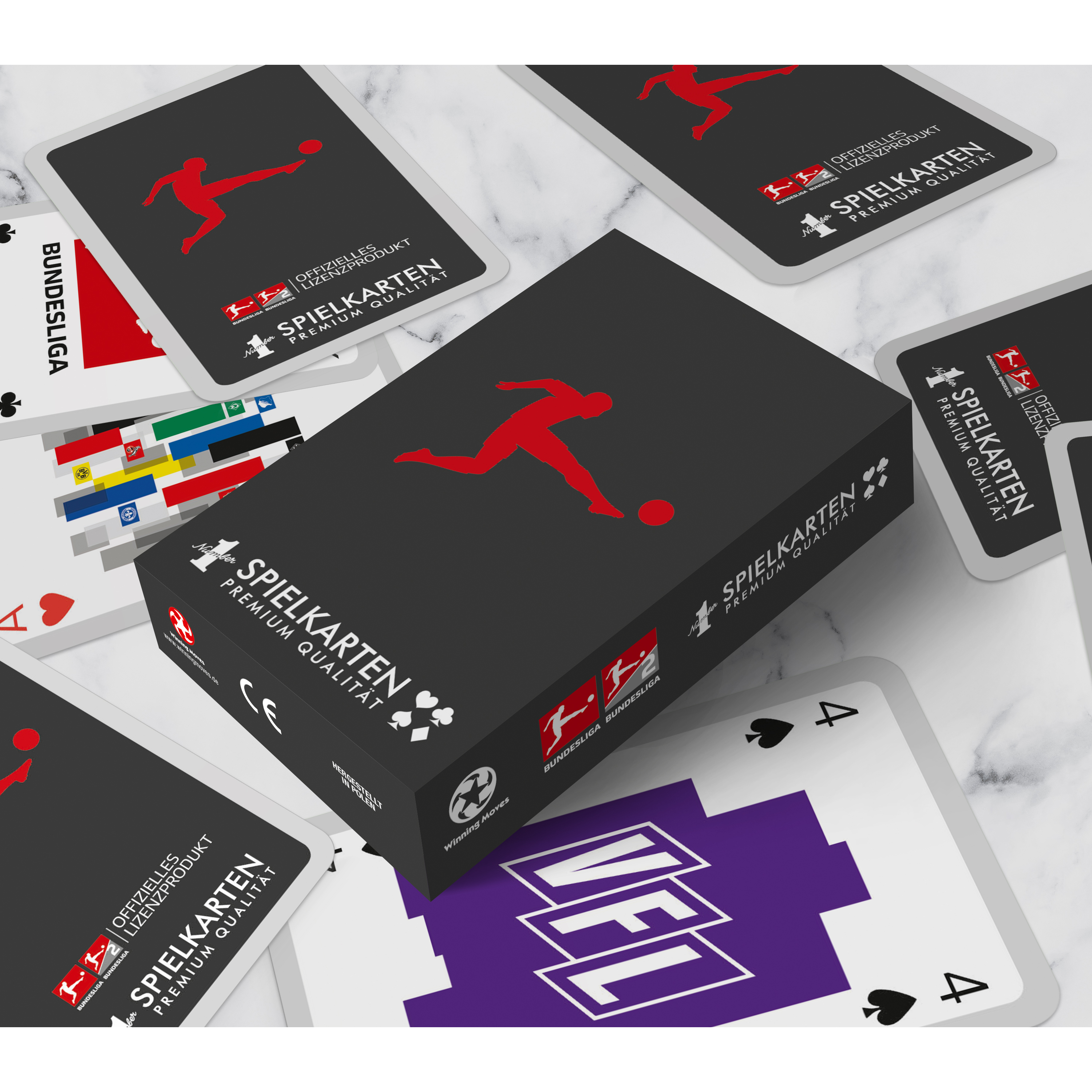 Ein Kartenspiel mit Schachtel und Karten mit Fußballspielern und Logos.