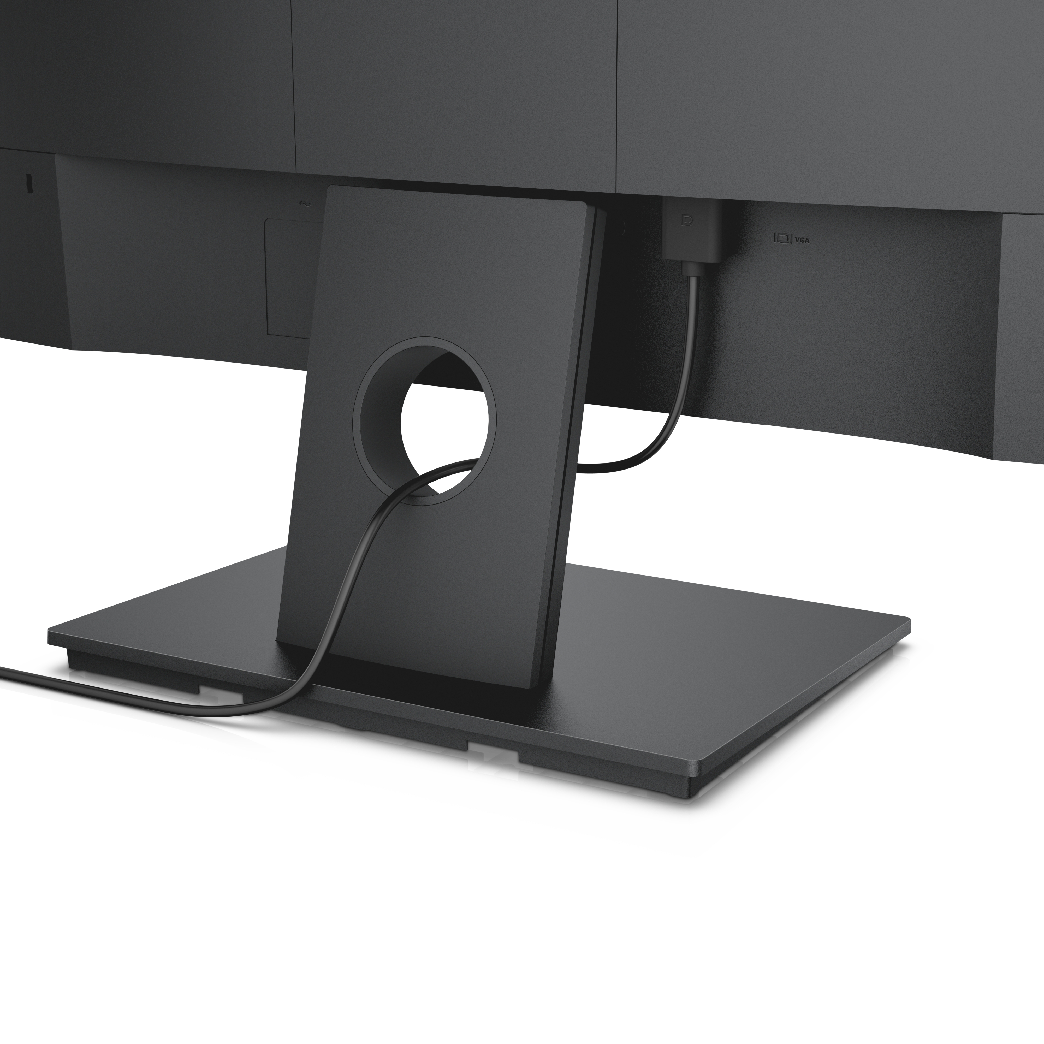 Rückseite eines schwarzen Monitors mit Ständer. Es gibt Kabel und ein Loch für die Kabelführung.