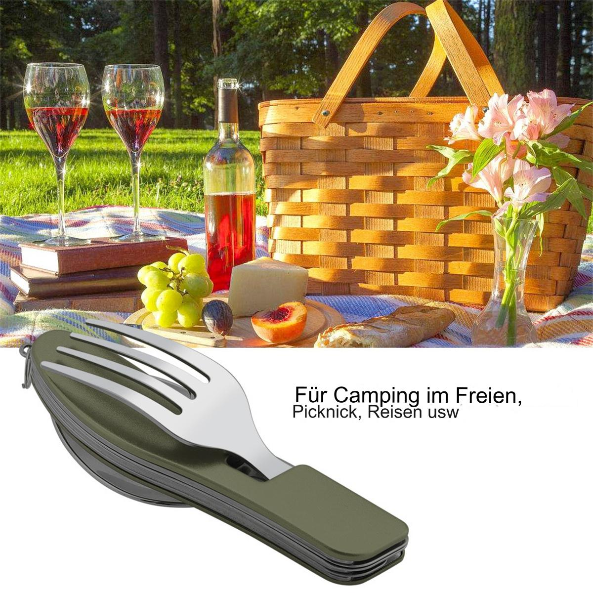 Picknick-Szene mit Wein, Käse, Trauben und Picknickkorb. Eine Klappgabel im Vordergrund.