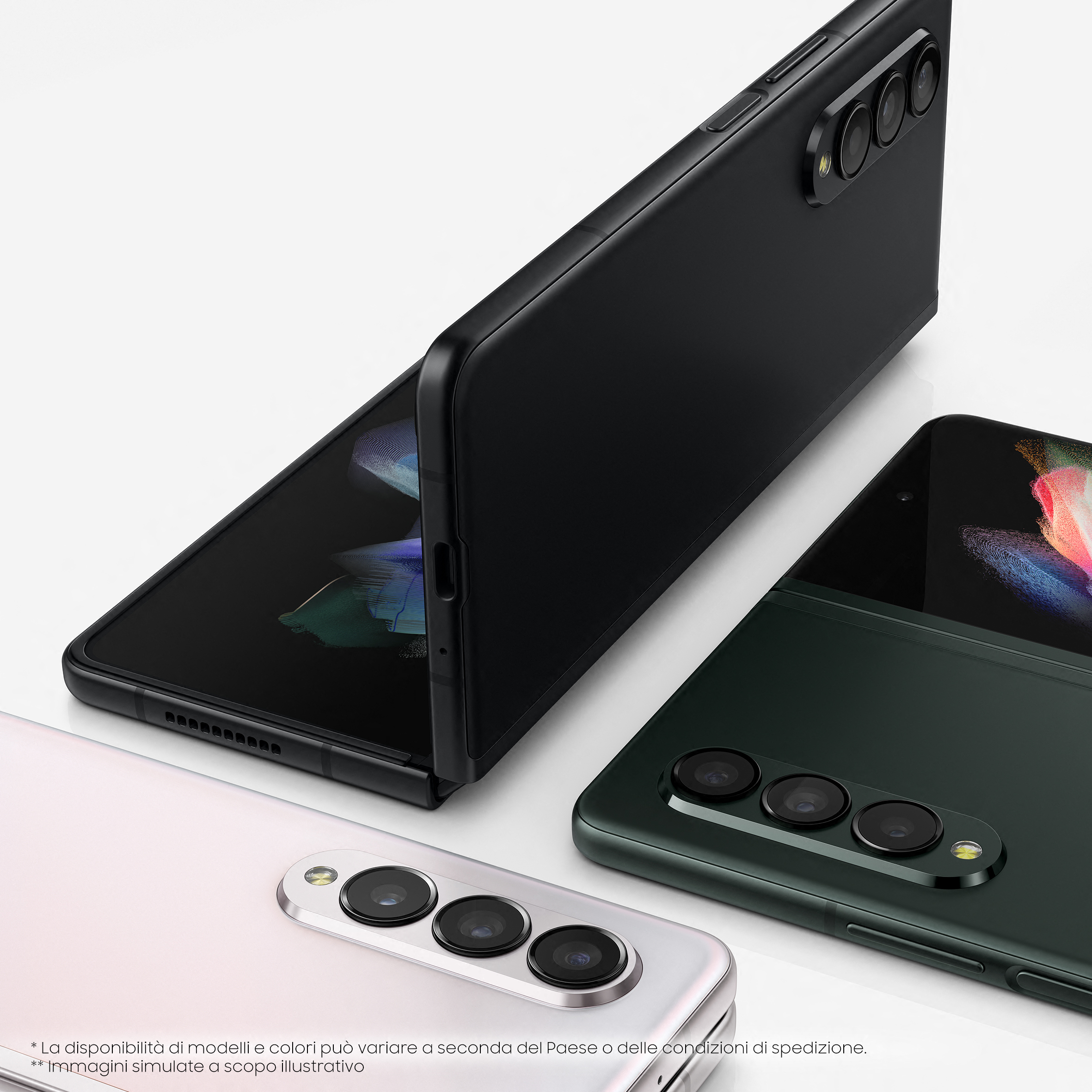 Drei gefaltete Smartphones: rosa, schwarz und grün, die ihre gefalteten Bildschirme zeigen.