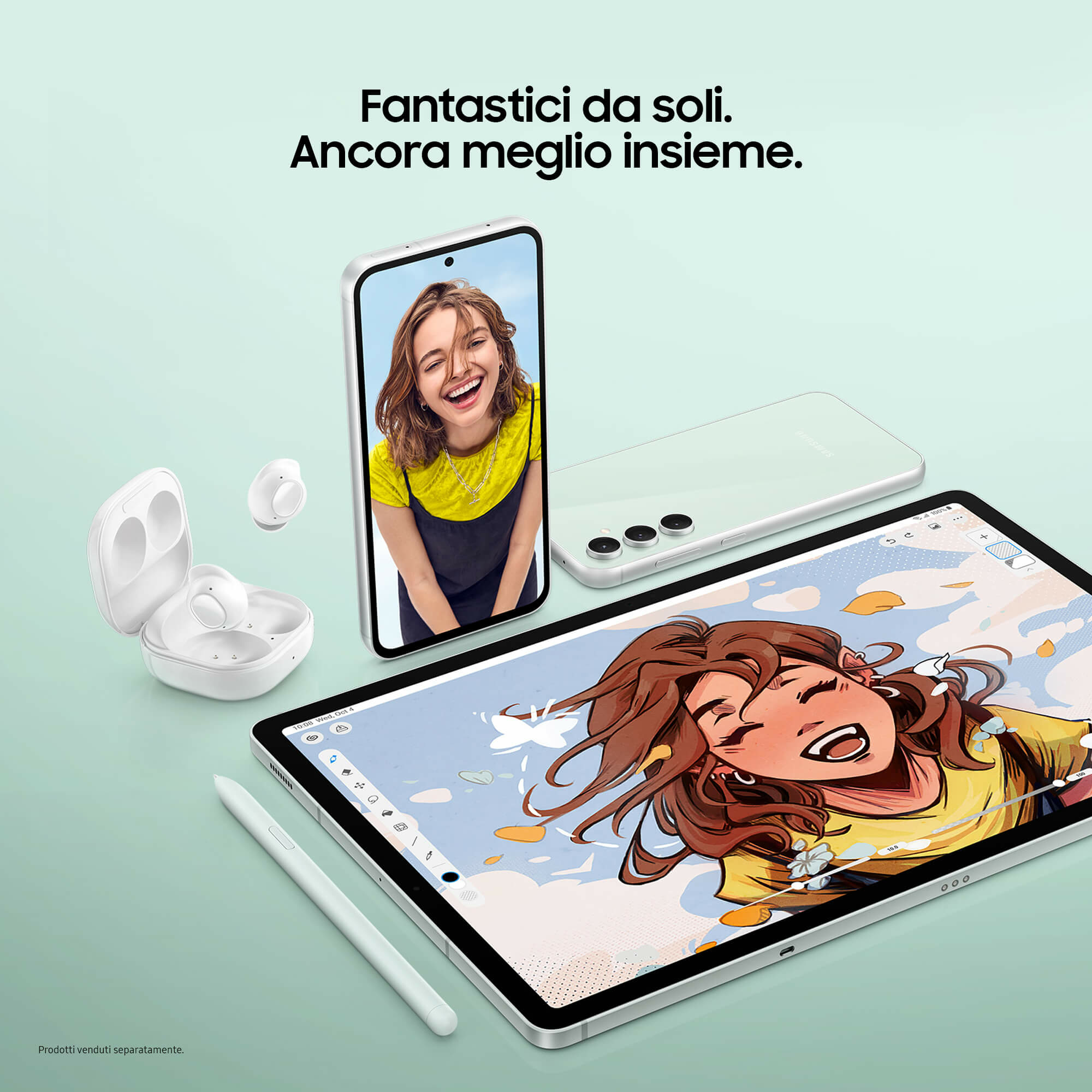 Ein Telefon, Ohrhörer, Tablet und Stift sind auf einer mintgrünen Oberfläche mit italienischem Text angeordnet.