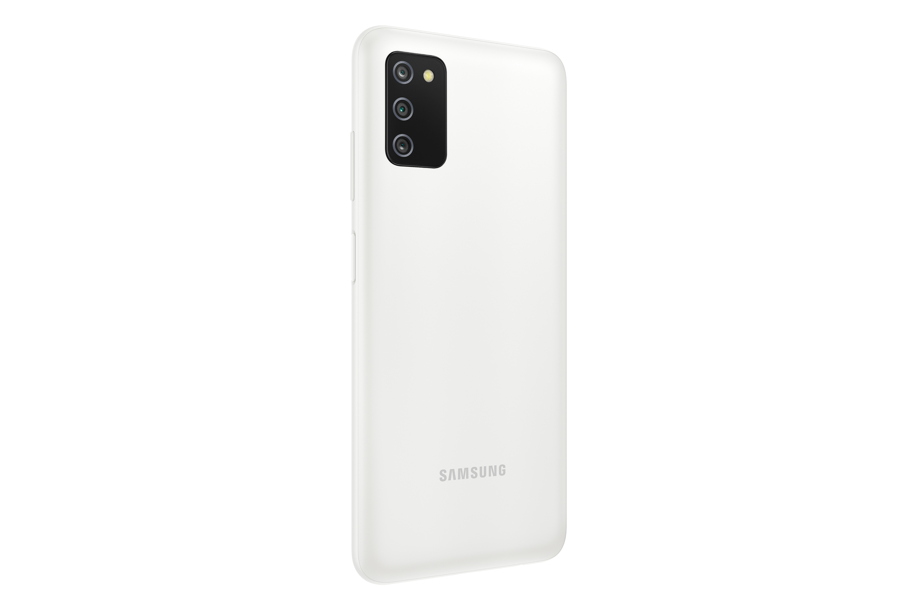Rückseite eines weißen Smartphones, Kameramodul mit drei Linsen und Blitz. Samsung-Logo sichtbar.