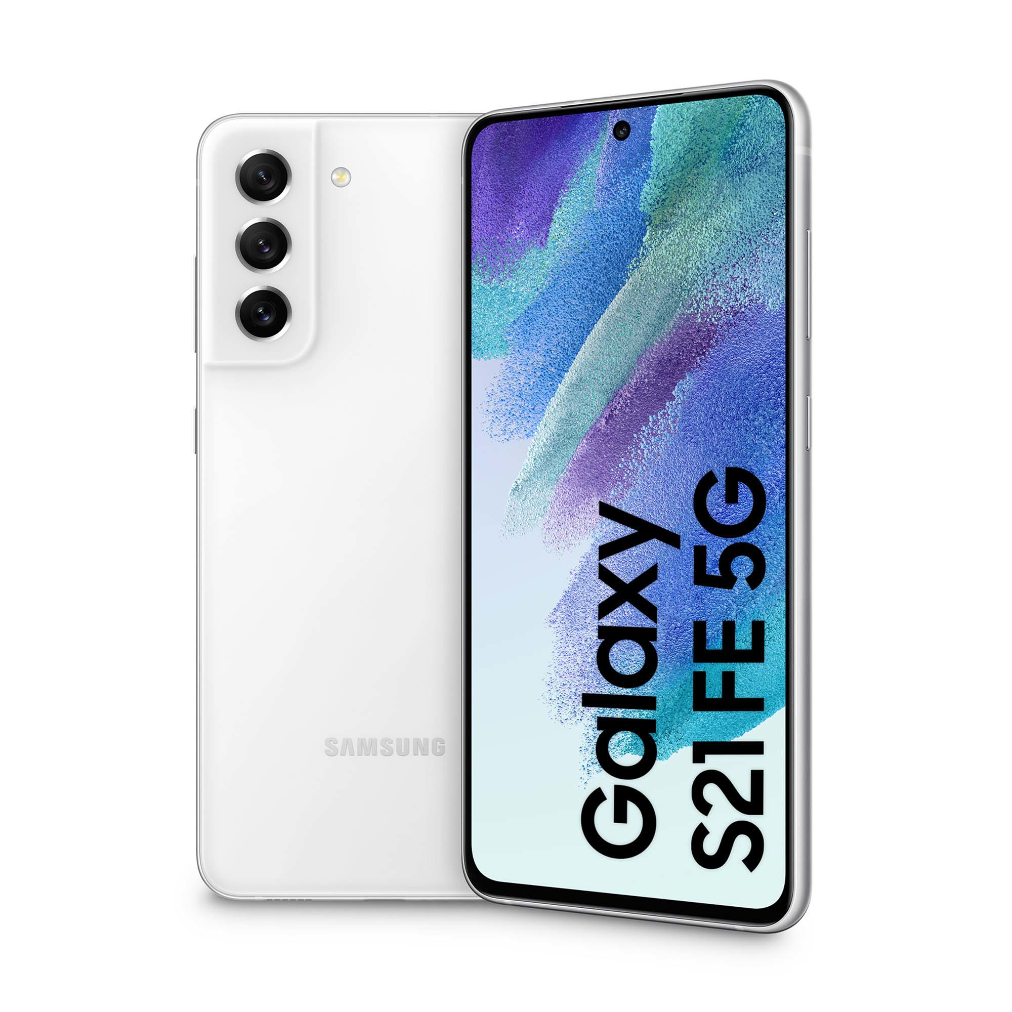 Biały smartfon z trzema aparatami. Ekran wyświetla tekst. Widoczne logo Samsung.