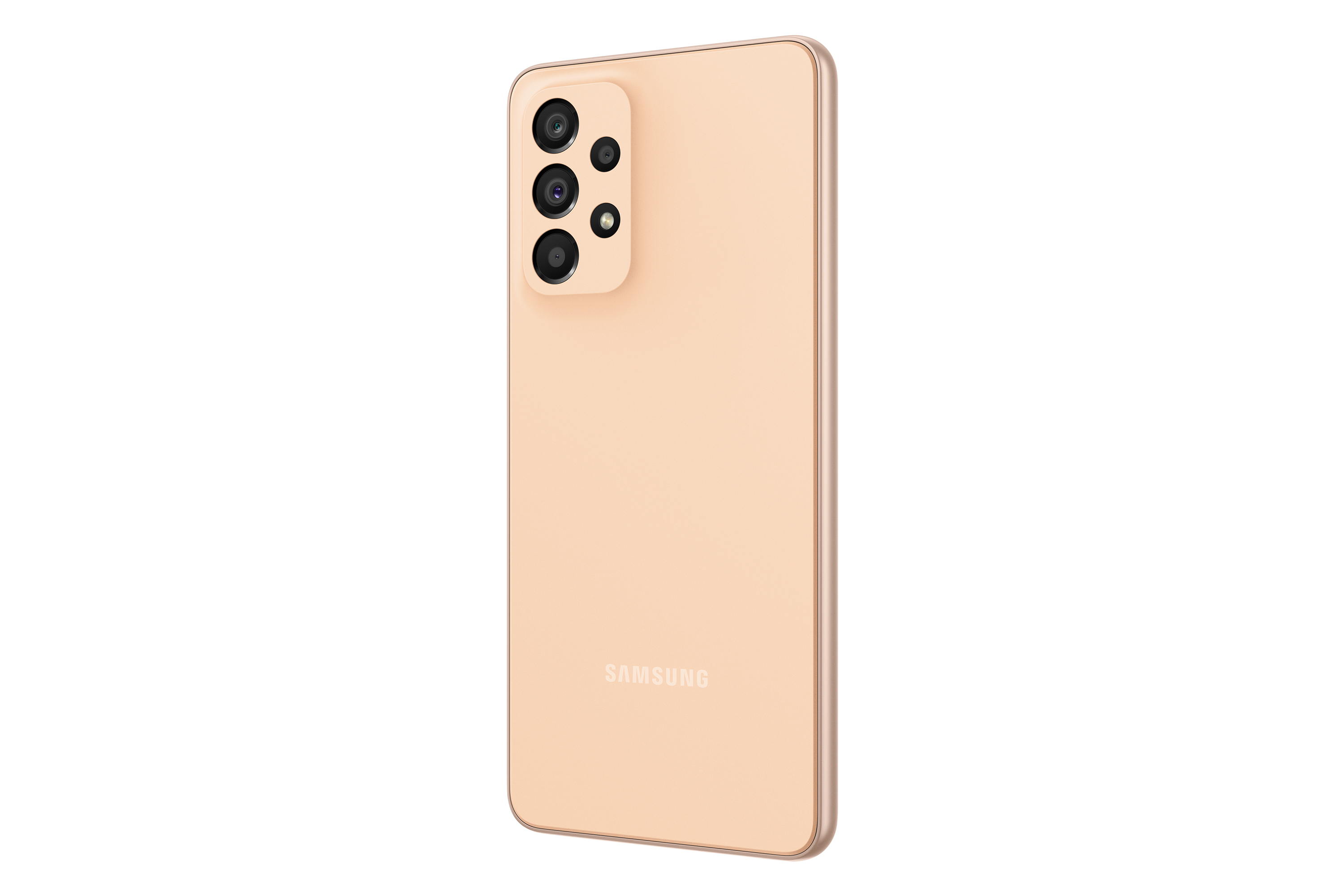 Tył brzoskwiniowego telefonu Samsung, z wieloma aparatami, białe tło.