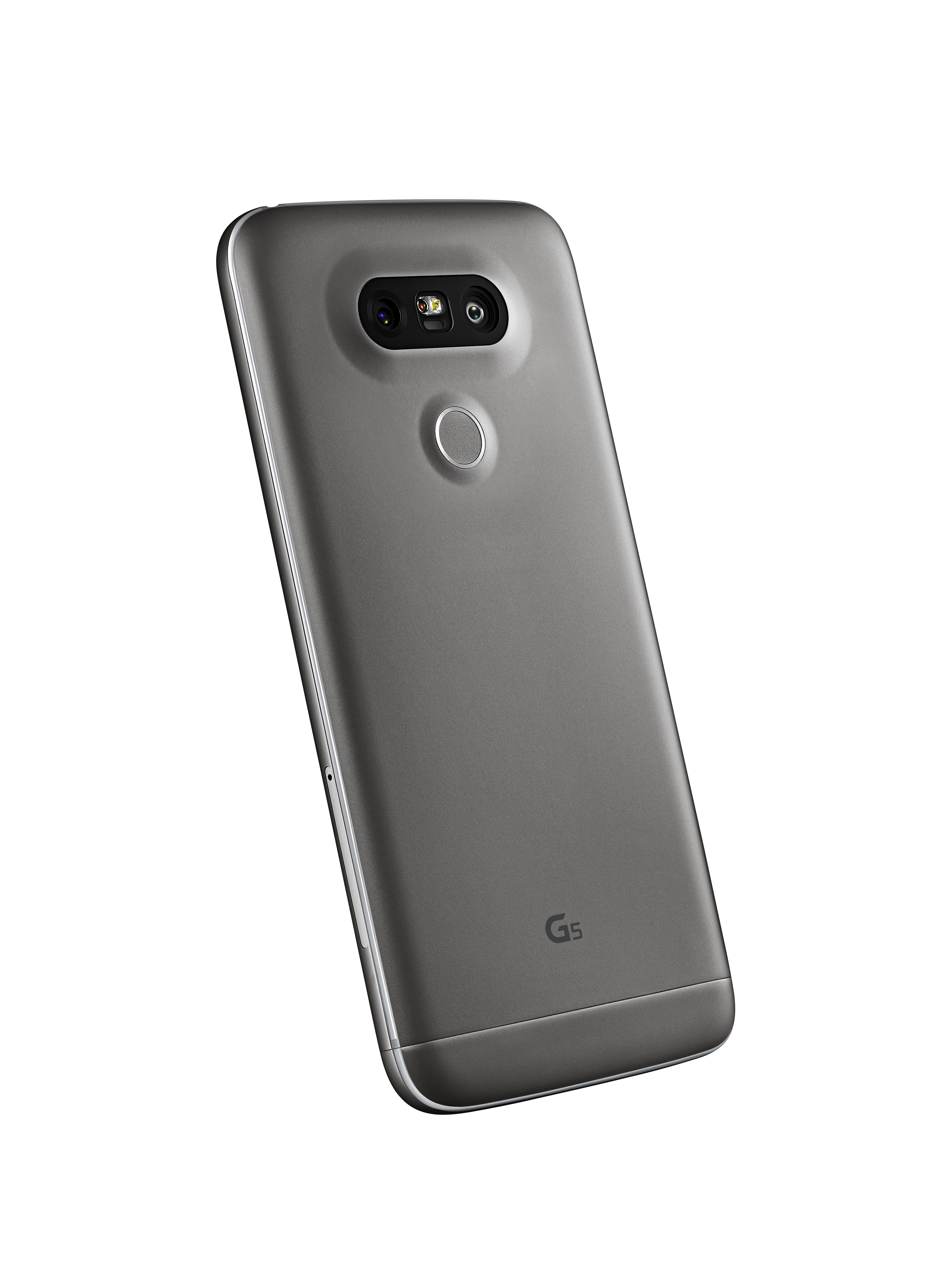 Graues LG G5 Smartphone, Rückansicht, geneigt. Mit Kamera, Fingerabdrucksensor und G5-Logo.