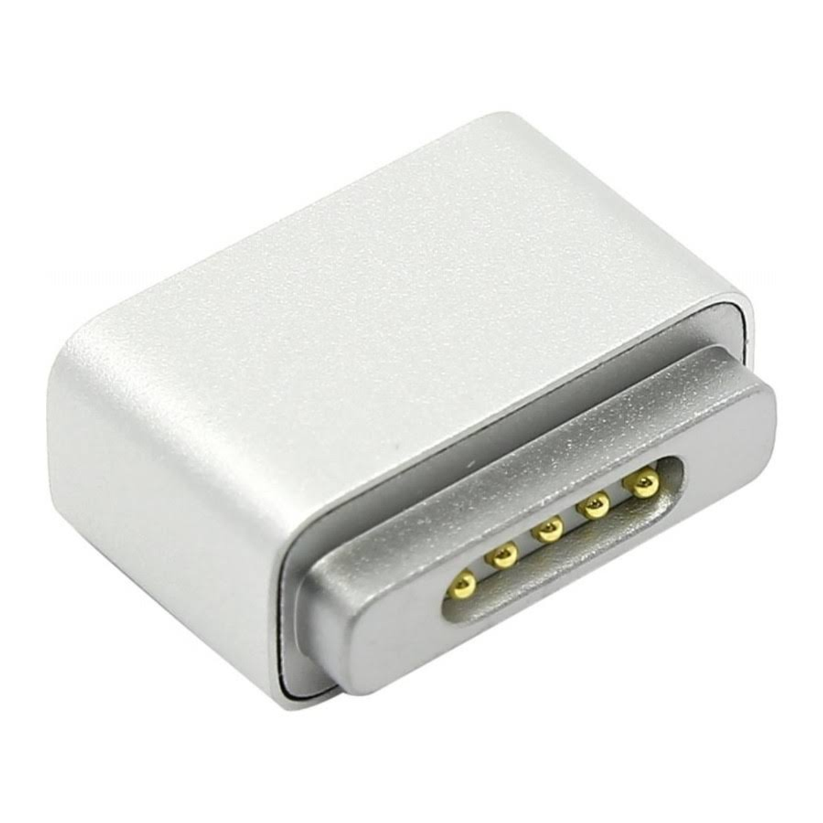 Adaptateur MagSafe argenté Apple. Forme rectangulaire avec broches de connexion. Petit, métallique.