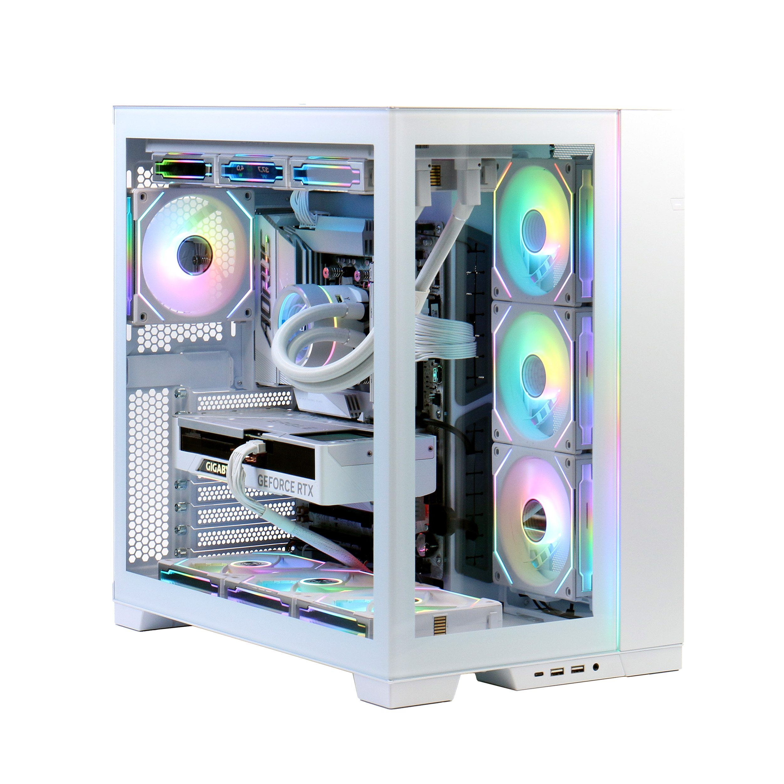 Weißes PC-Gehäuse mit internen Komponenten und bunten Lüftern.