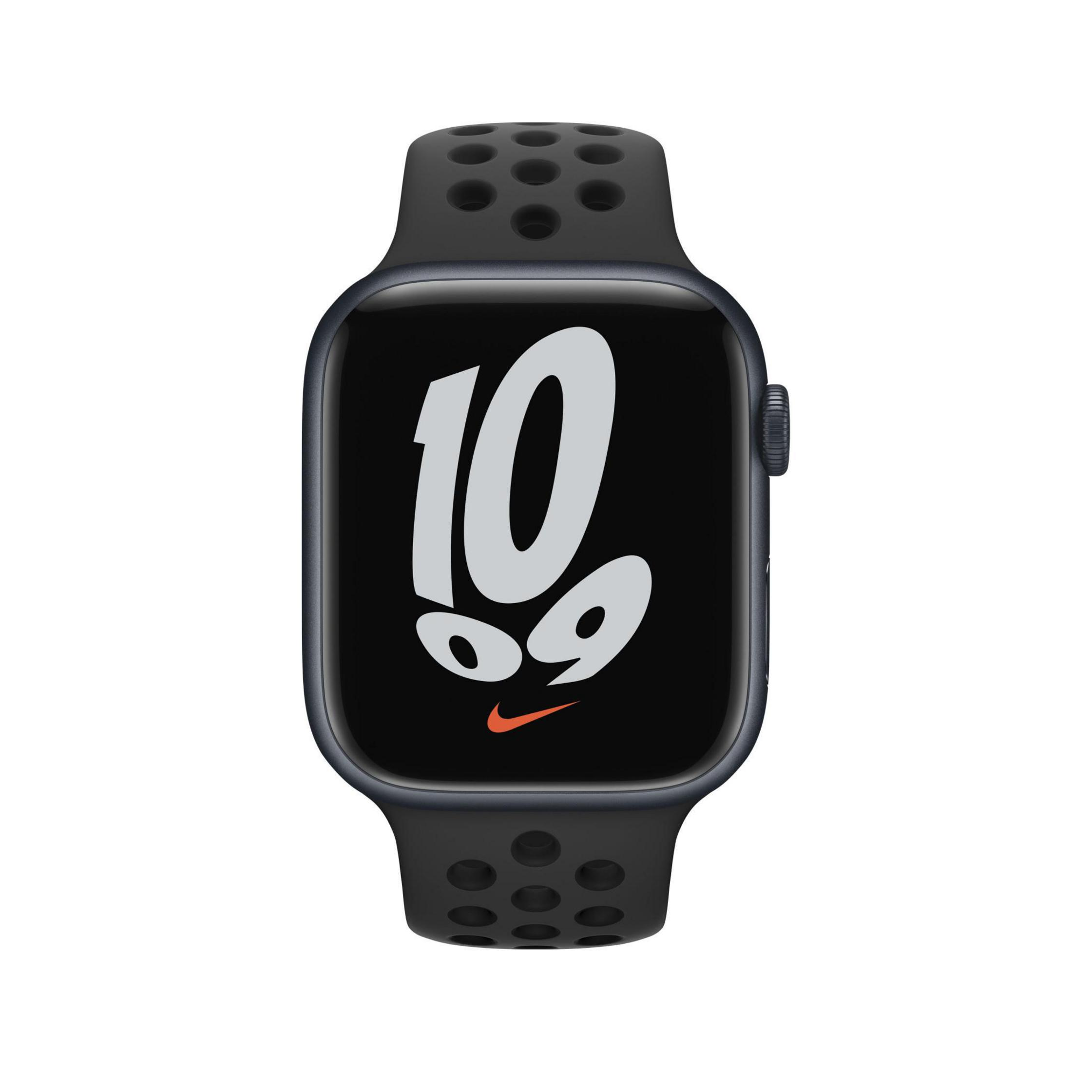 Smartwatch nero con schermo scuro che mostra grandi numeri bianchi e logo Nike.