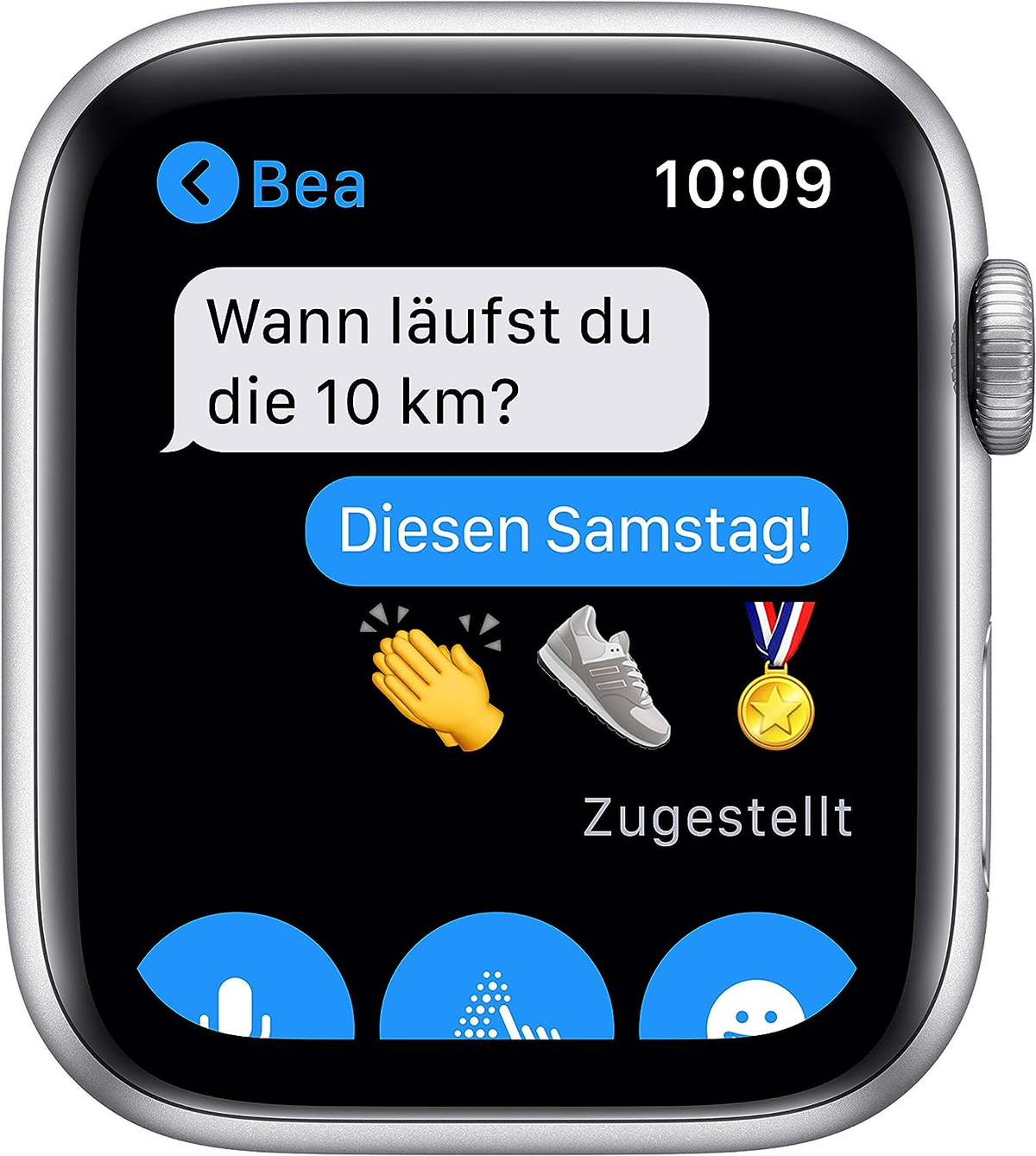 Apple Watch zeigt: "Wann läufst du die 10 km?" Antwort: "Diesen Samstag!" mit Emojis.