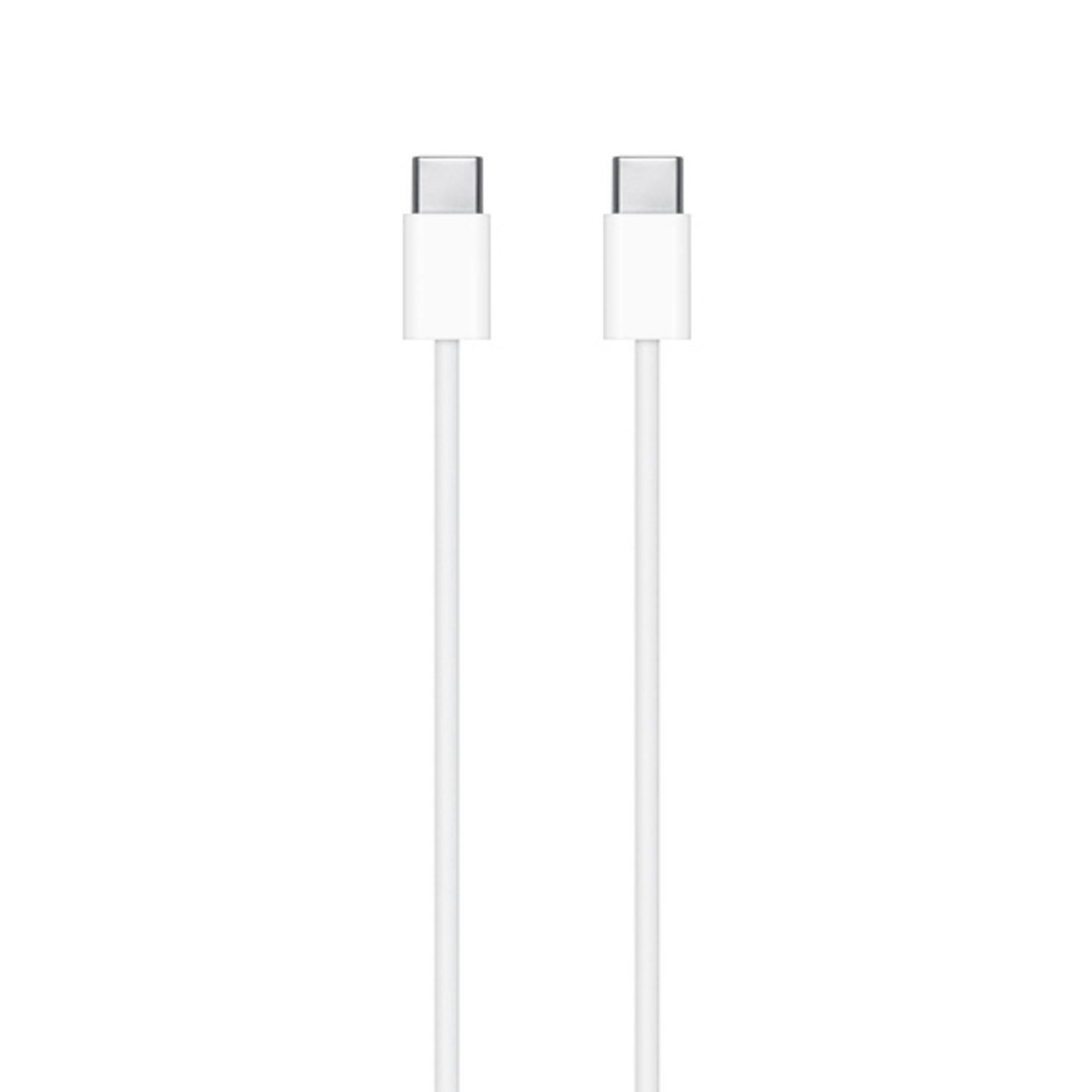Zwei weiße USB-C-Kabel mit Anschlüssen, vor weißem Hintergrund.