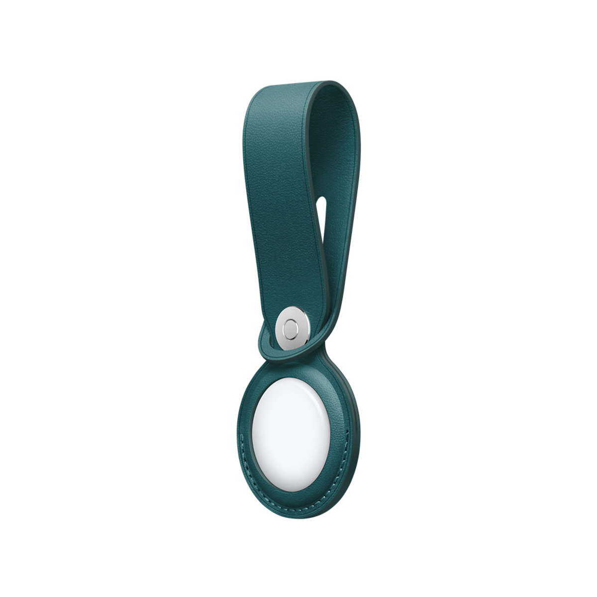 Türkisfarbener Leder-AirTag-Halter mit weißem AirTag. Weißer Hintergrund.