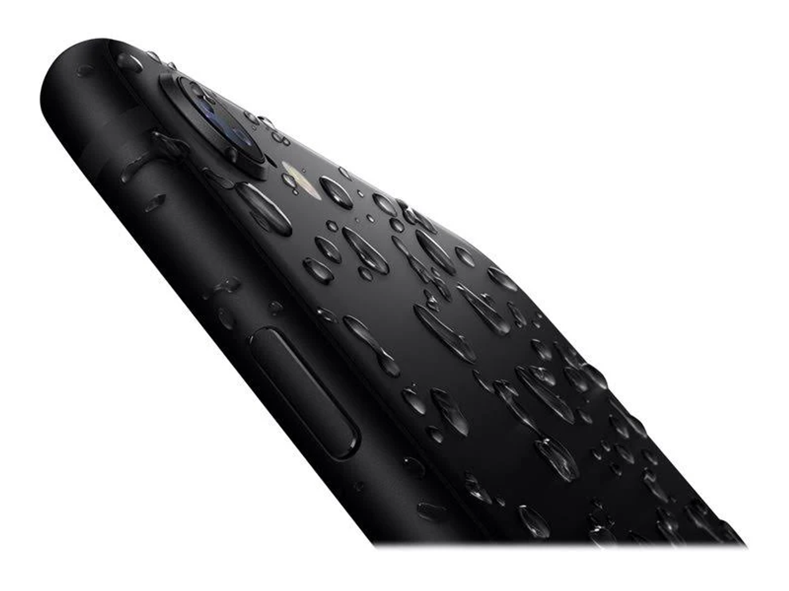 Zbliżenie czarnego telefonu z kroplami wody na jego powierzchni.