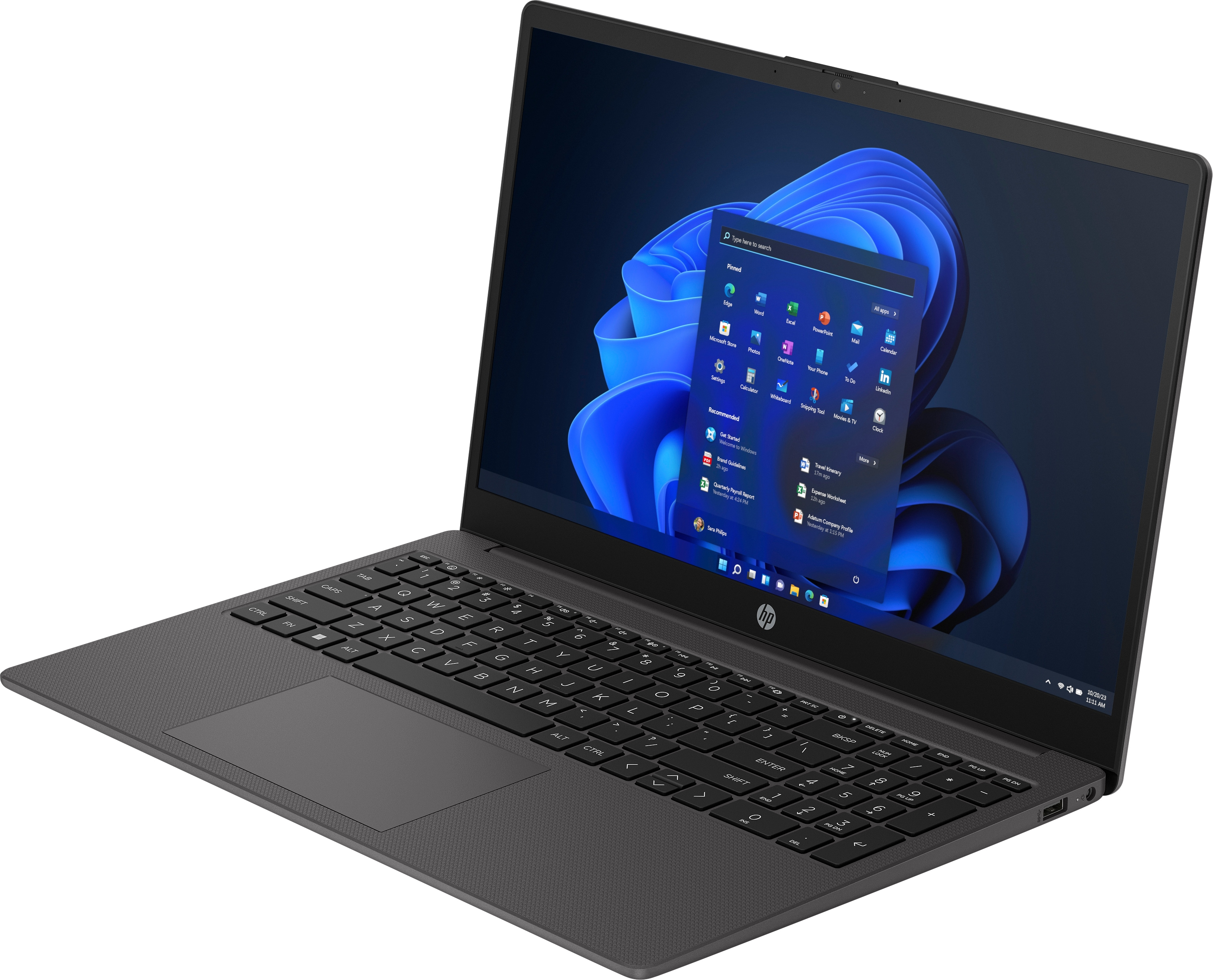 Laptop, aperto, su una scrivania. Lo schermo mostra l'interfaccia di Windows 11 e un mouse.