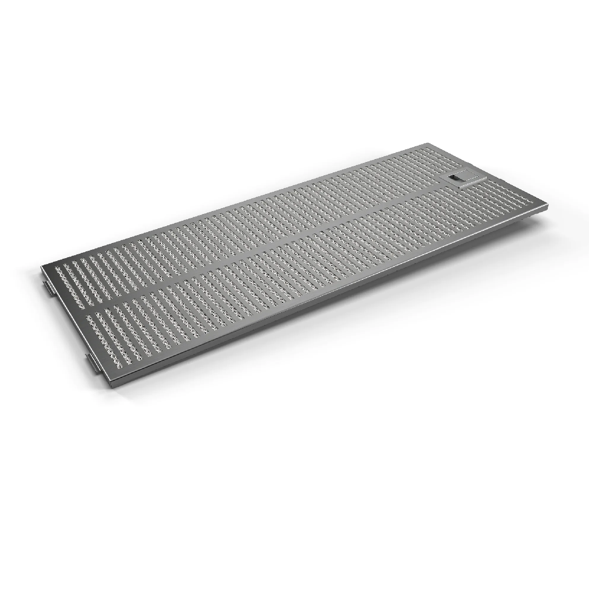Un filtro di ventilazione per cucina in metallo perforato. Sfondo bianco.