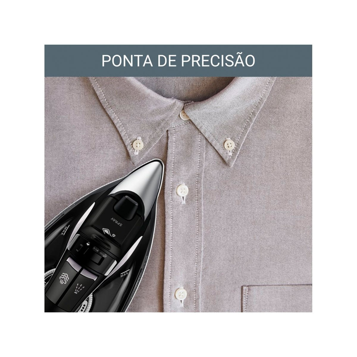 Plancha sobre una camisa. La plancha es negra y plateada, con texto arriba. Camisa y fondo grises.