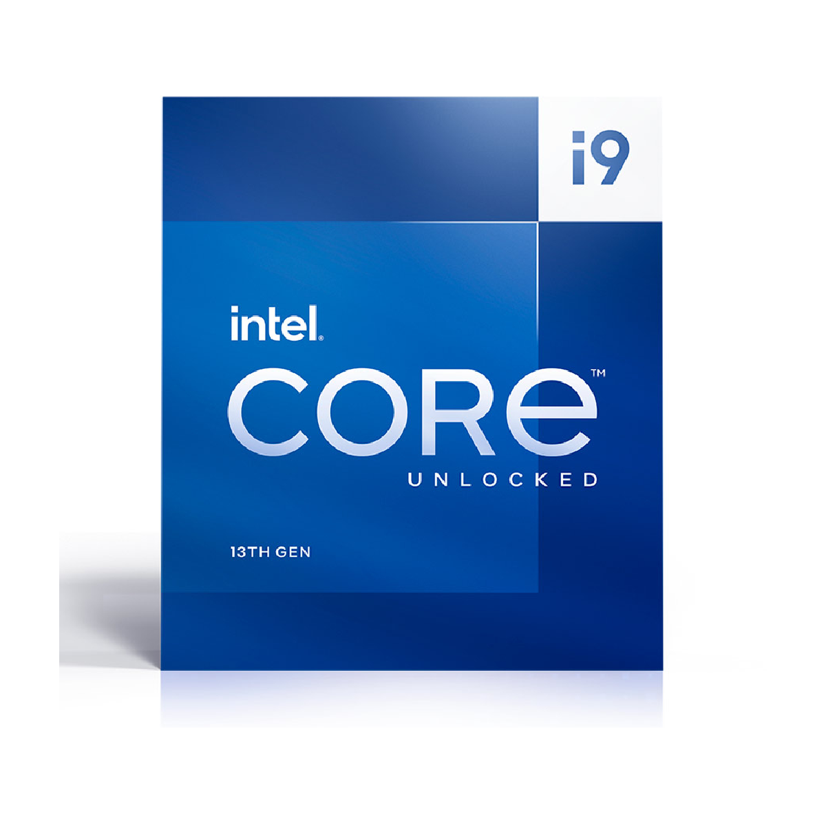 Niebieskie pudełko Intel Core i9. Białe tło. Widoczny tekst i9 i Intel Core Unlocked.