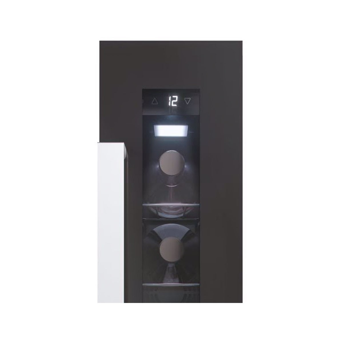 Czarny schładzacz do wina, wnętrze. Ma półki i oświetlenie. Drzwi zamknięte.