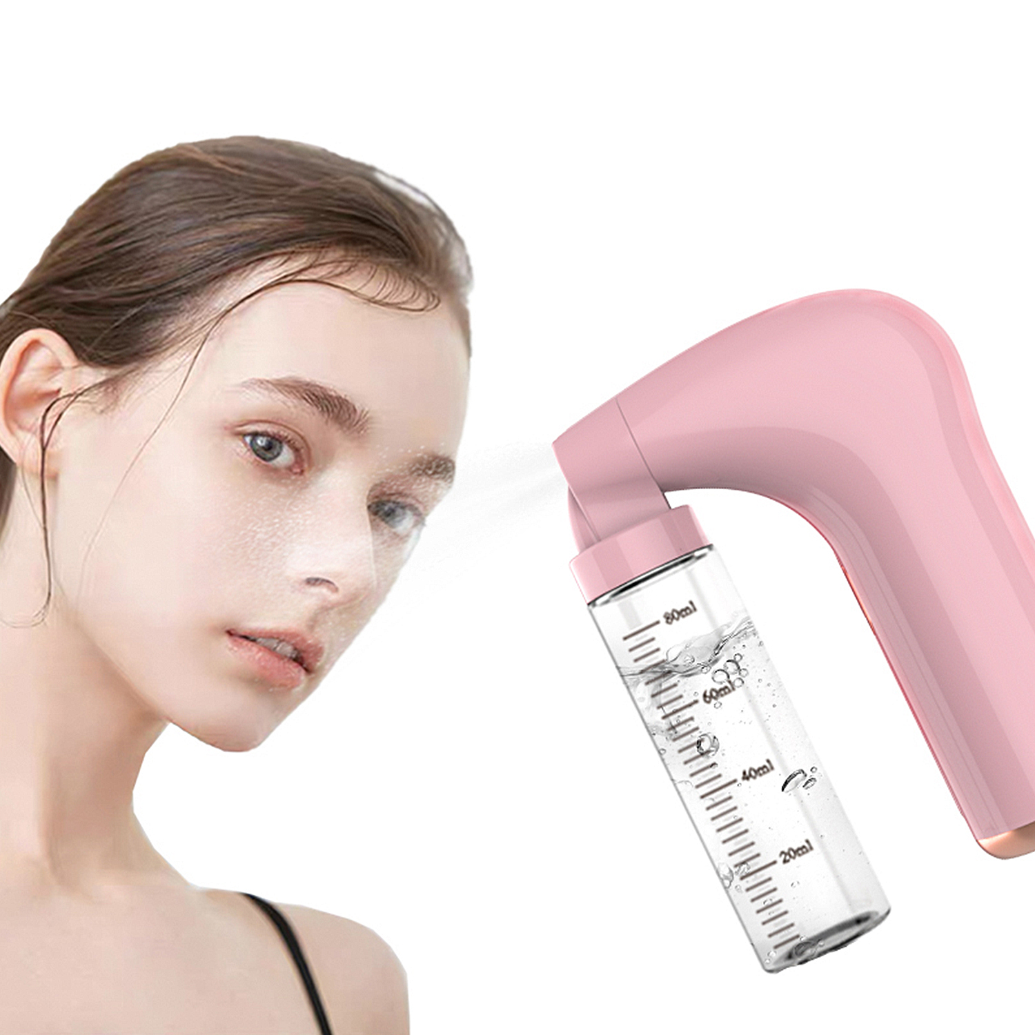 Cara de mujer cerca de un vaporizador facial rosa. El vaporizador tiene un recipiente de agua transparente con medidas.