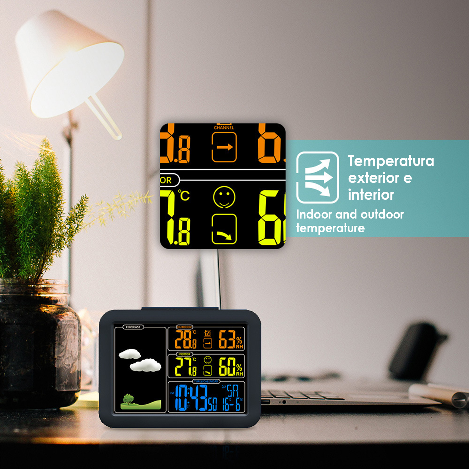 Wetterstation mit Innen- und Außentemperatur, mit Lampe und Laptop.
