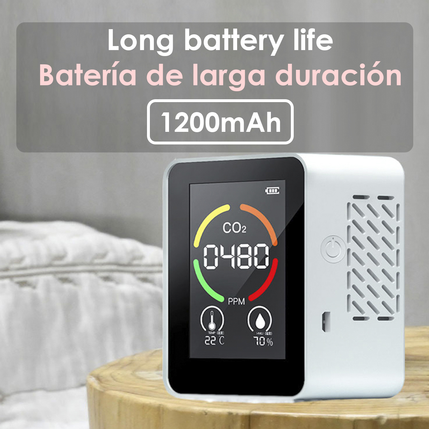 Monitor CO2 bianco che mostra le letture, con testo sulla lunga durata della batteria.