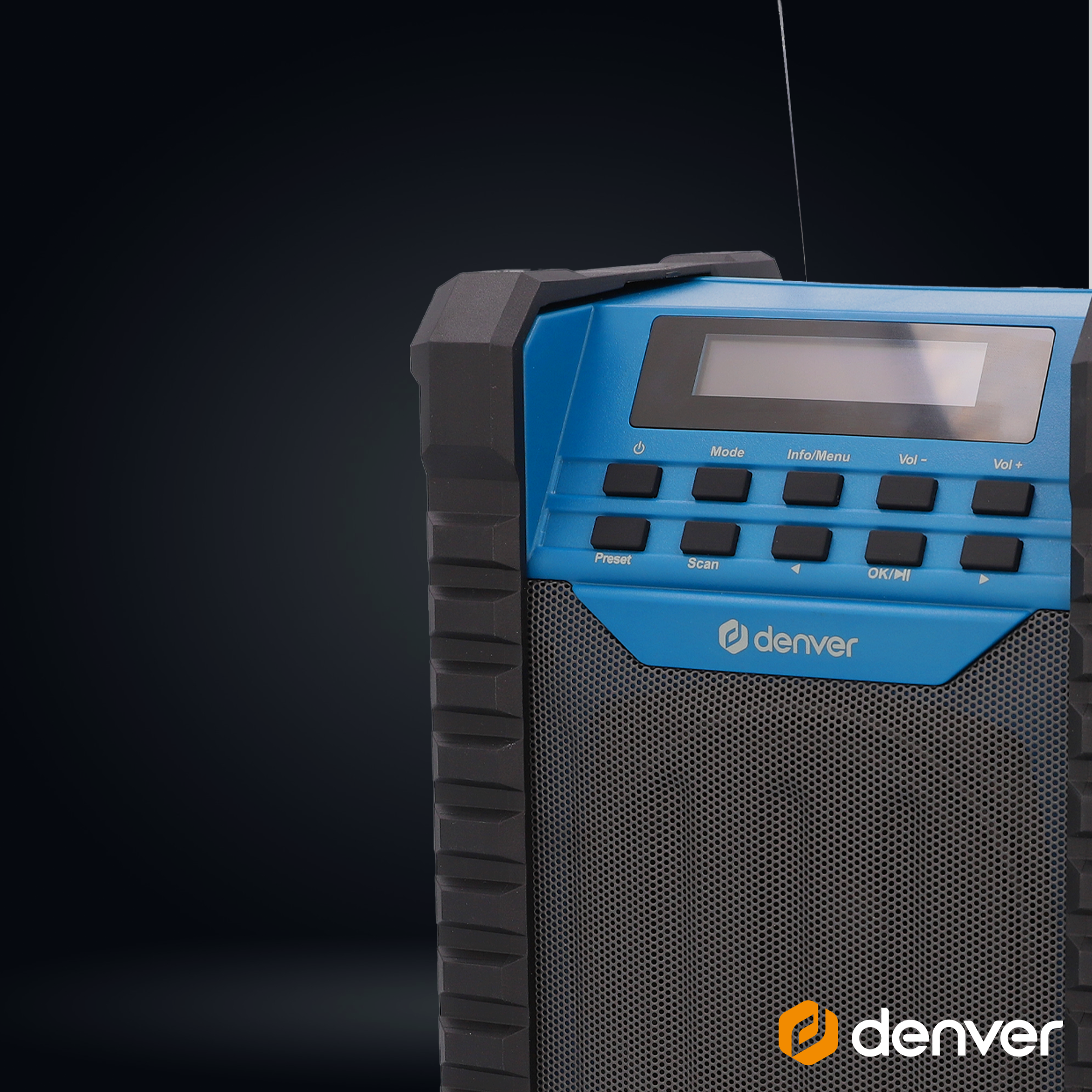 Niebiesko-czarne przenośne radio. Posiada przyciski do trybu, info, zaprogramowanych stacji, skanowania i regulacji głośności.