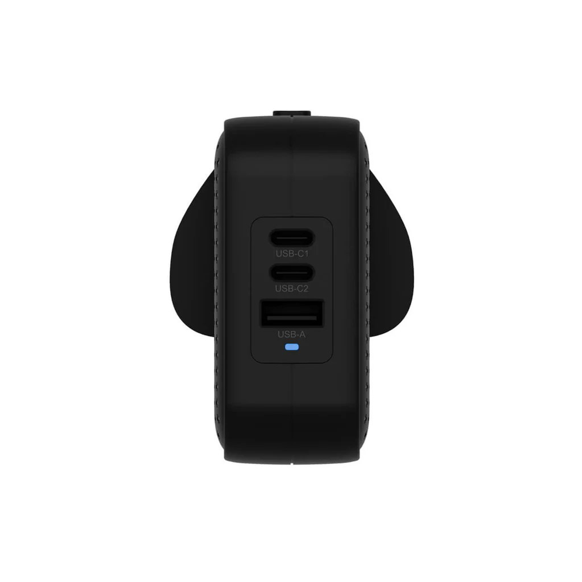 Un adaptador de corriente negro con tres puertos USB. Un puerto USB-C y dos puertos USB-A son visibles en el dispositivo.
