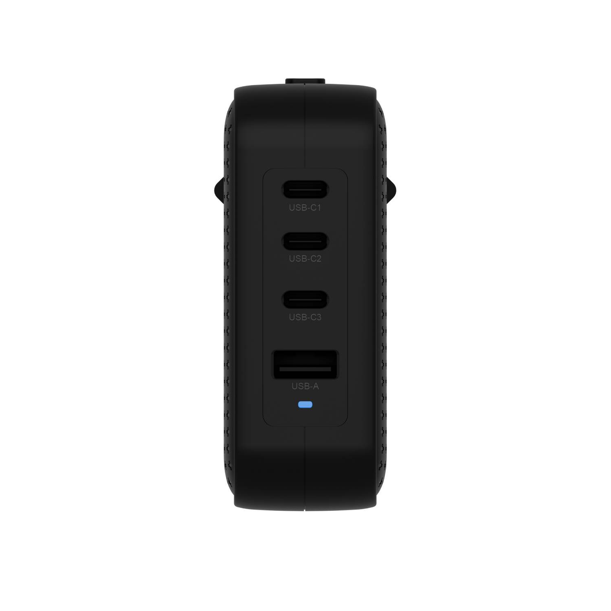 Un adaptador de corriente negro con cuatro puertos USB: tres USB-C, uno USB-A. Una luz azul indica la alimentación.