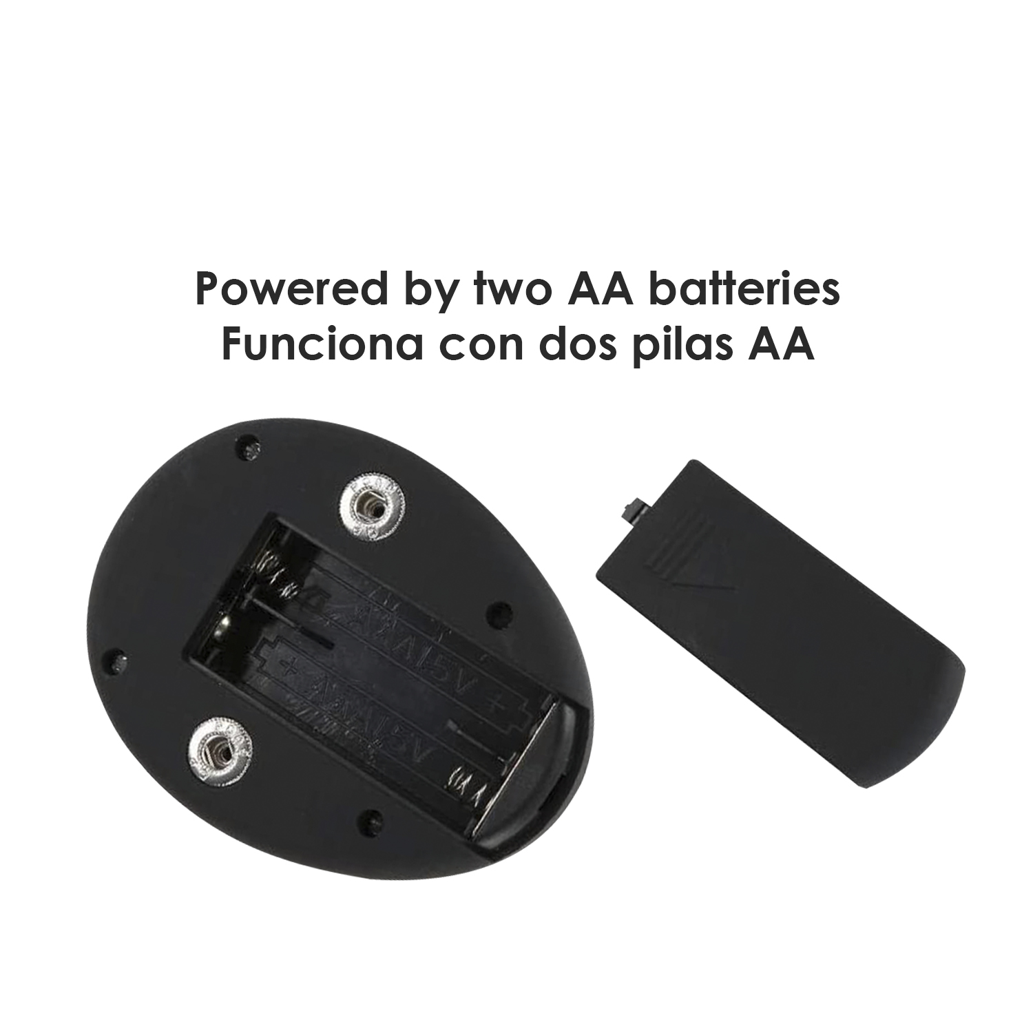 Das Batteriefach eines schwarzen Geräts, geöffnet, um zwei AA-Batterien zu zeigen.