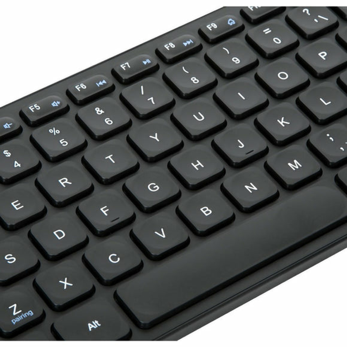 Eine schwarze Tastatur mit schwarzen Tasten. Die Tastatur ist abgewinkelt und zeigt die Tastenanordnung.