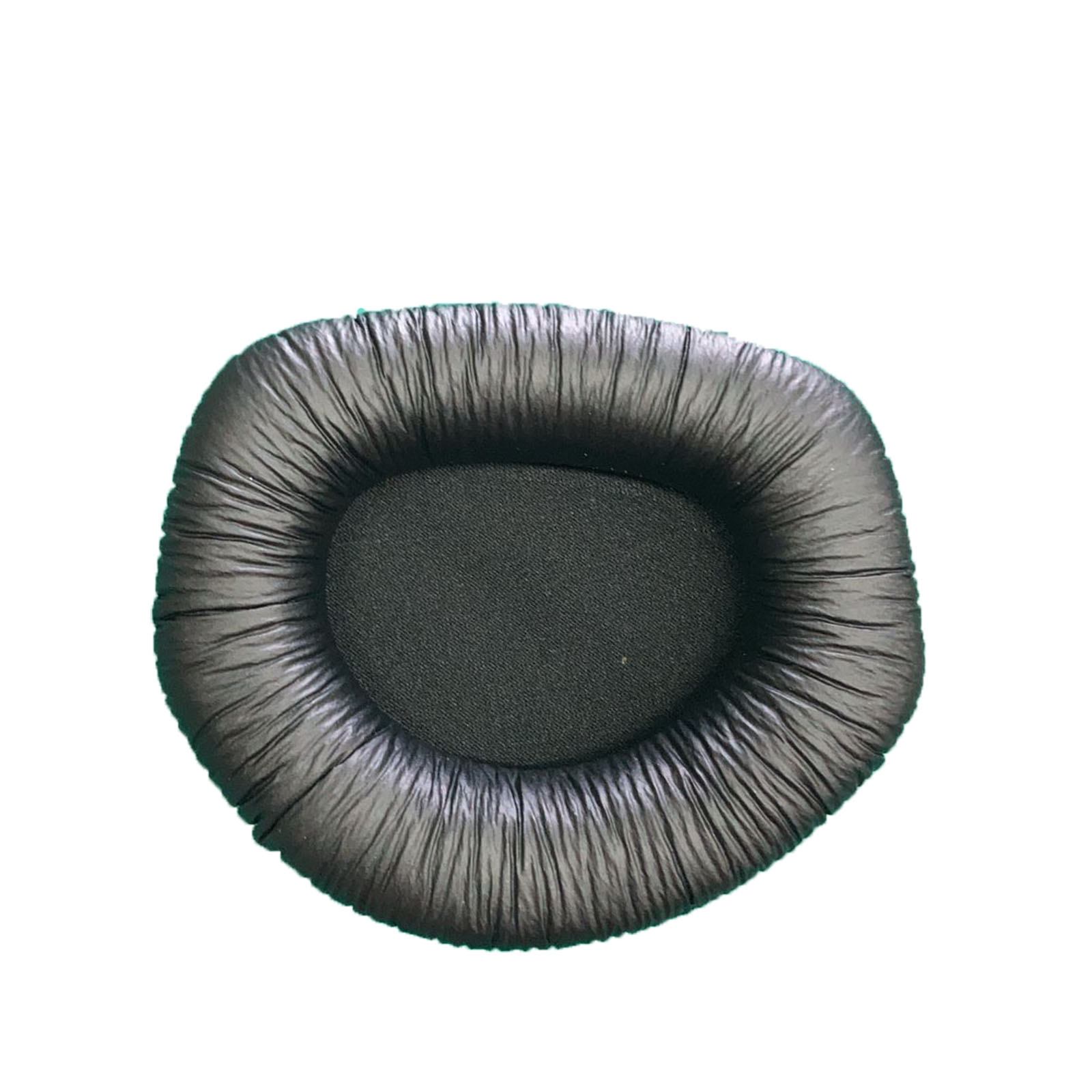 Czarne nauszniki słuchawek. Izolowane na białym tle.