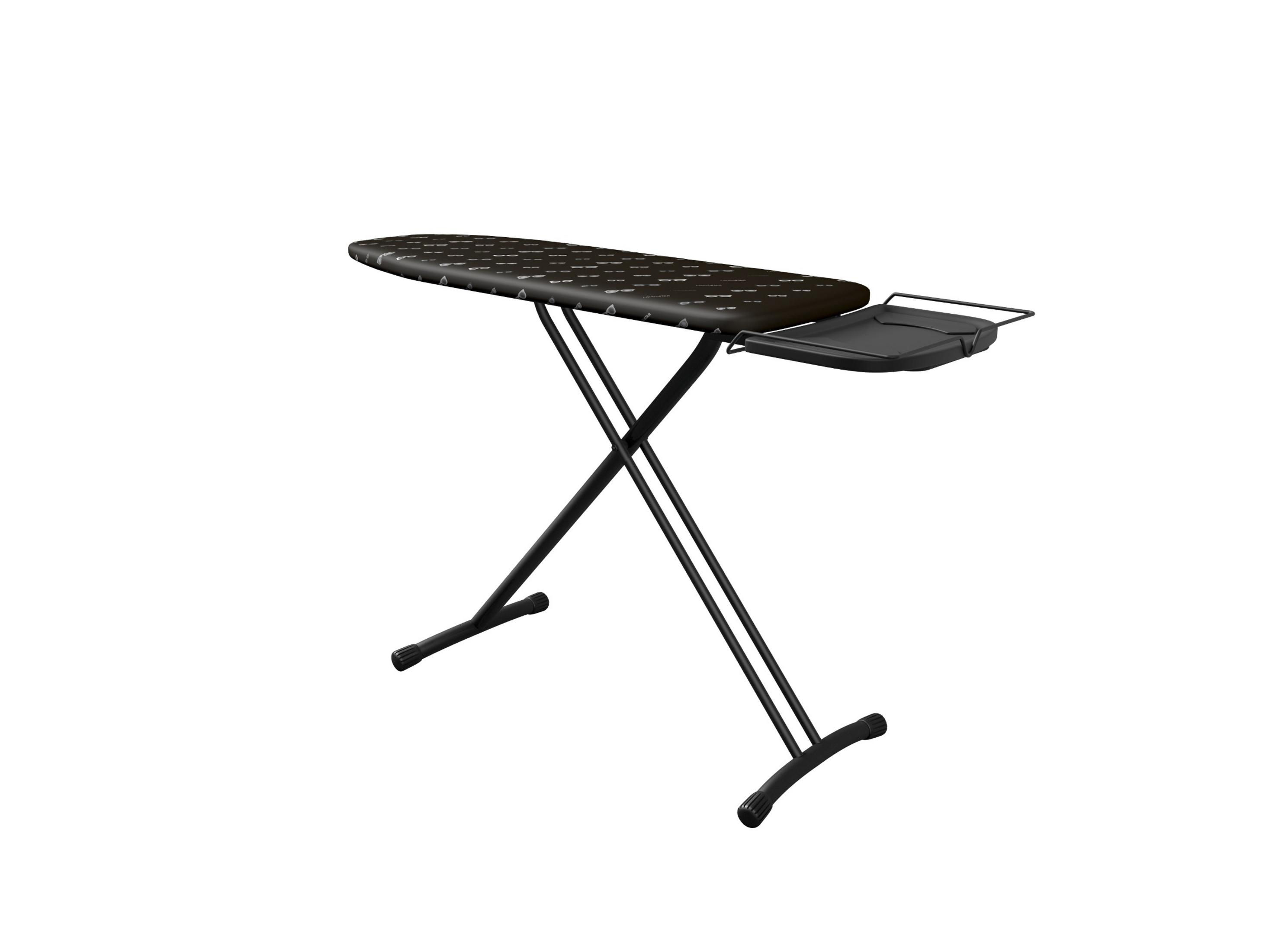 Asse da stiro con gambe nere, rivestimento a fantasia nera e porta ferro da stiro.