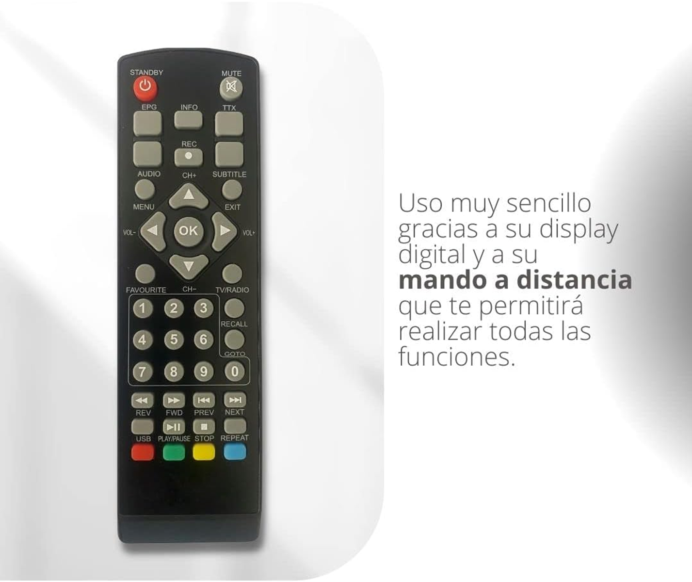 Mando a distancia negro con muchos botones. Texto blanco en los botones.