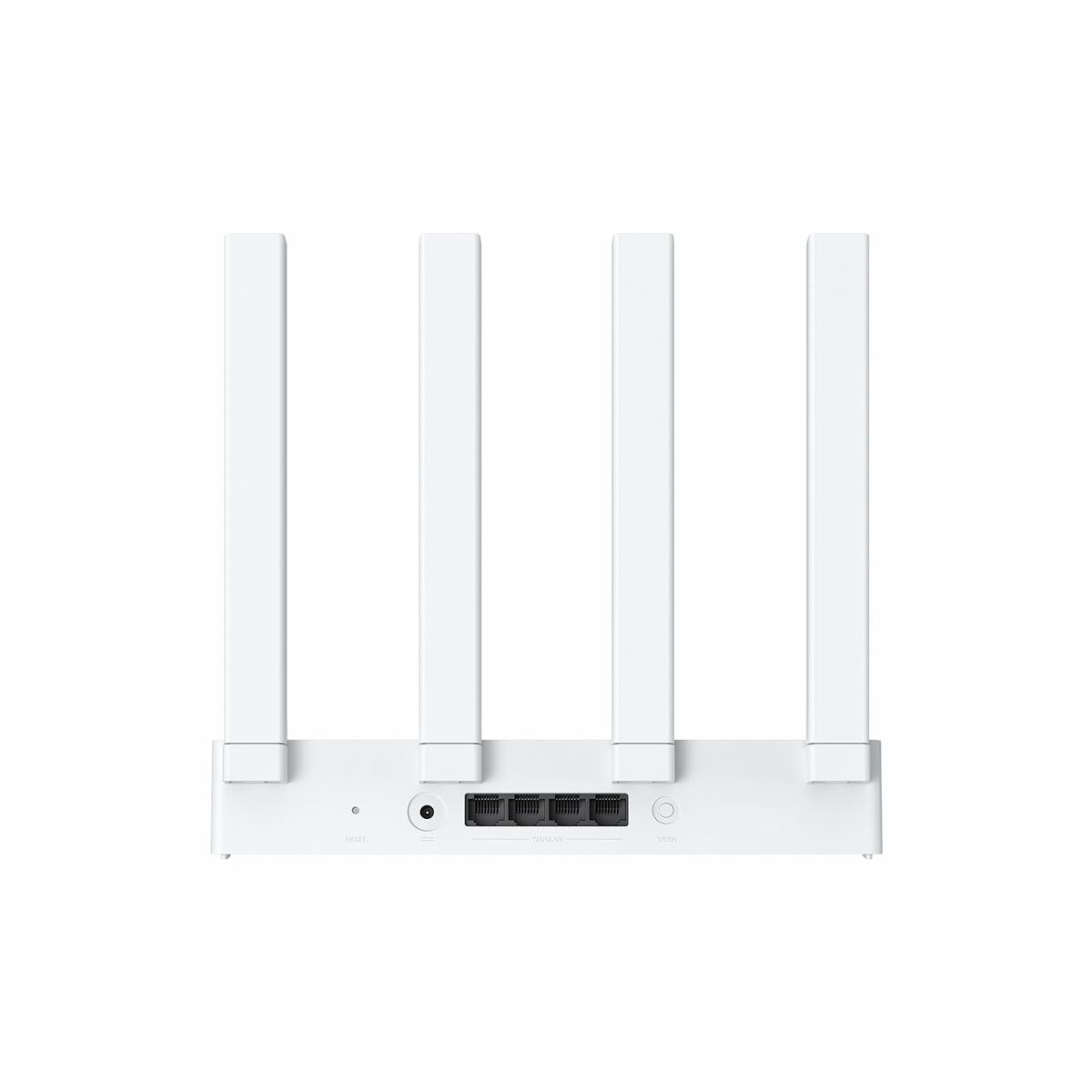 Router bianco con quattro antenne, porte e un pulsante di accensione. Su sfondo bianco.