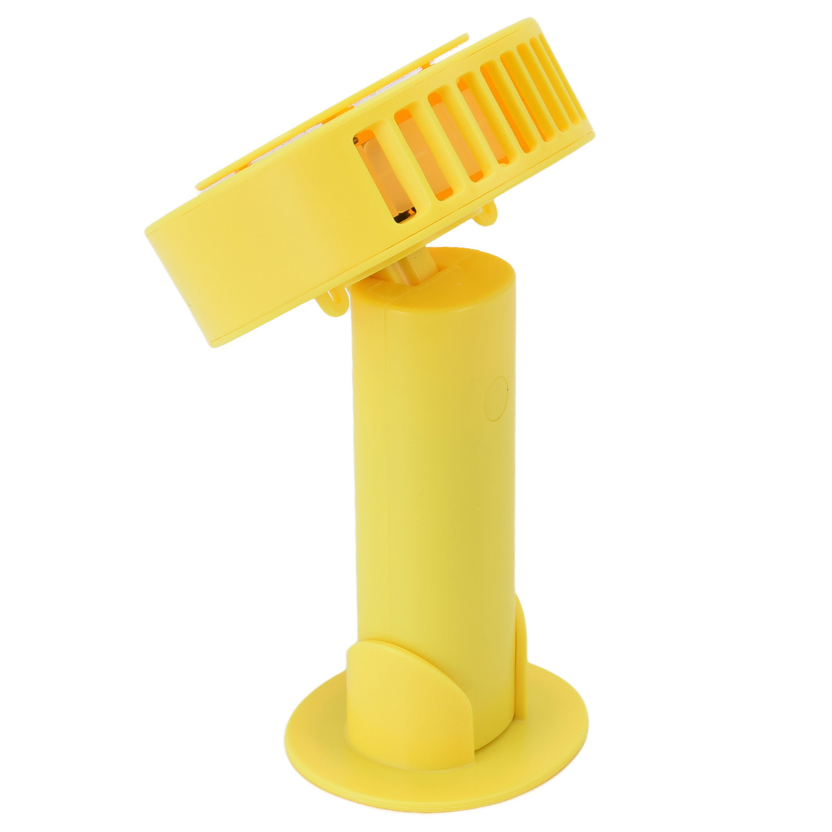 Ein gelber tragbarer Ventilator auf weißem Hintergrund. Der Ventilatorkopf ist verstellbar und die Basis ist rund.