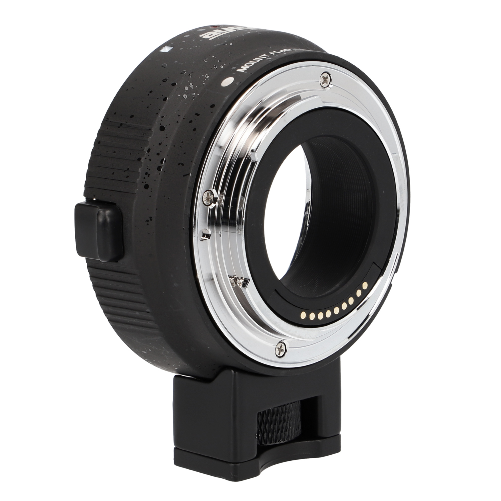 Schwarzer Objektivadapter mit silbernem Ring.